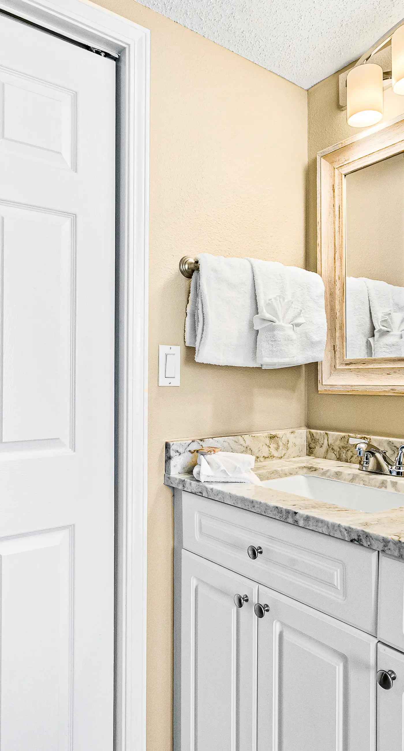 Island Princess 512- Fifth floor oceanfront condo with pool, ocean view, W/D