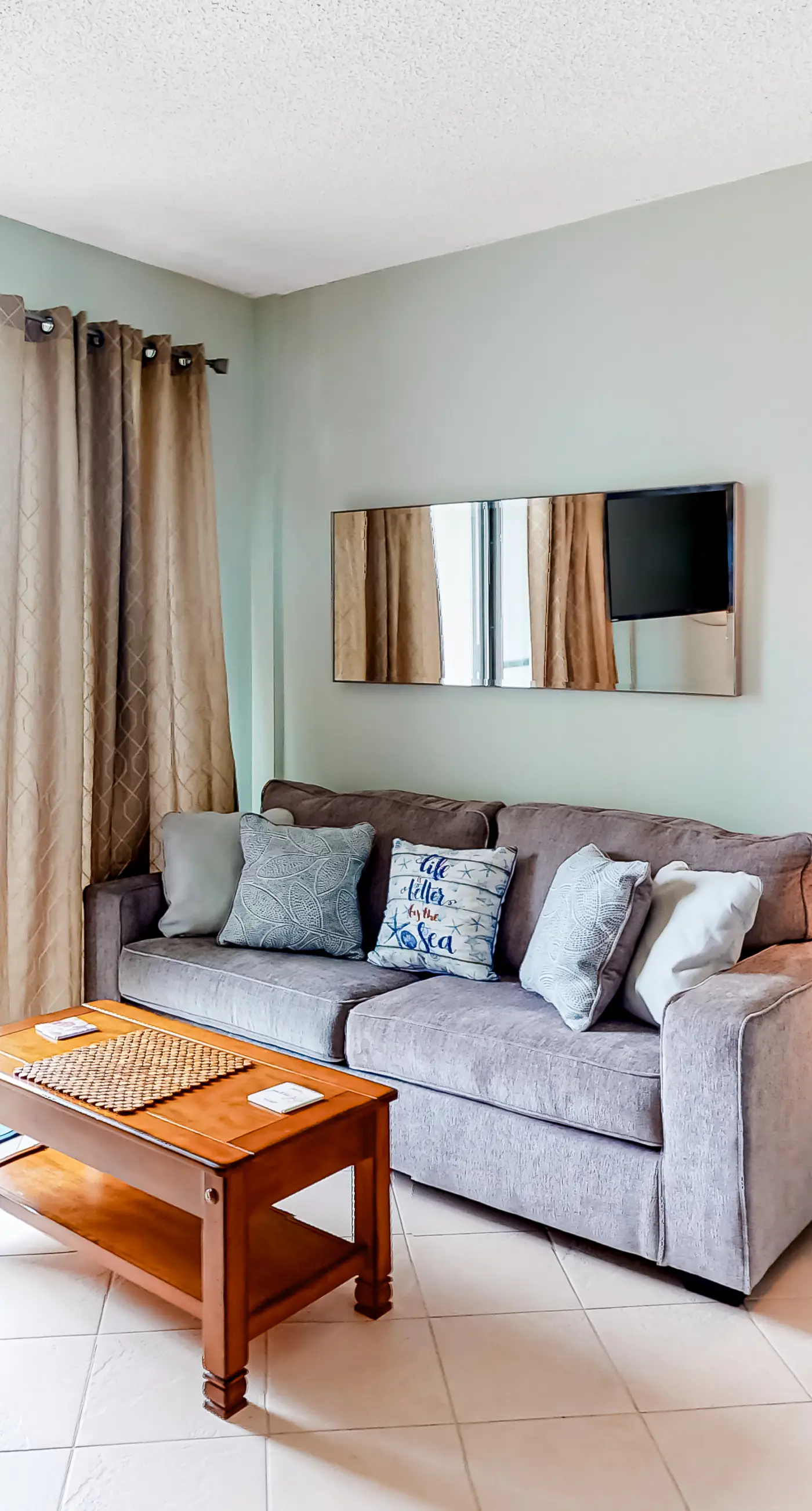 Second-floor studio with pool, high-speed WiFi, kitchenette & central AC