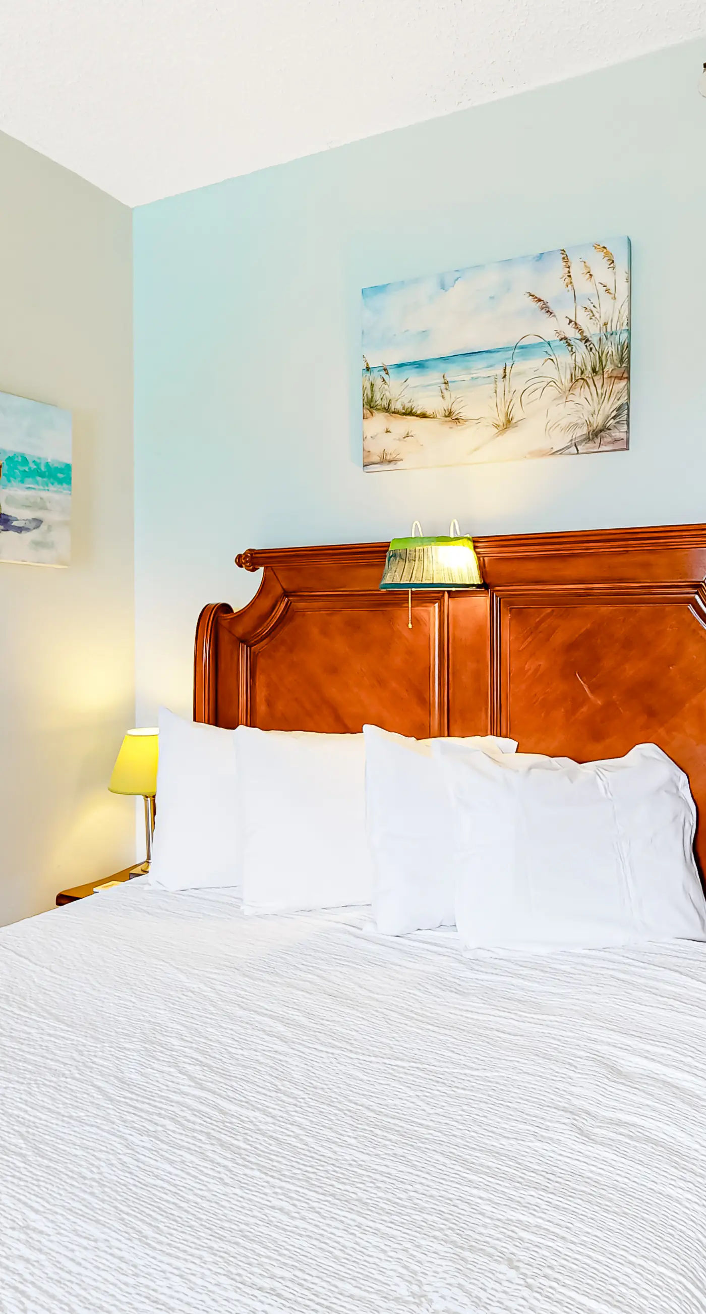 Second-floor studio with pool, high-speed WiFi, kitchenette & central AC