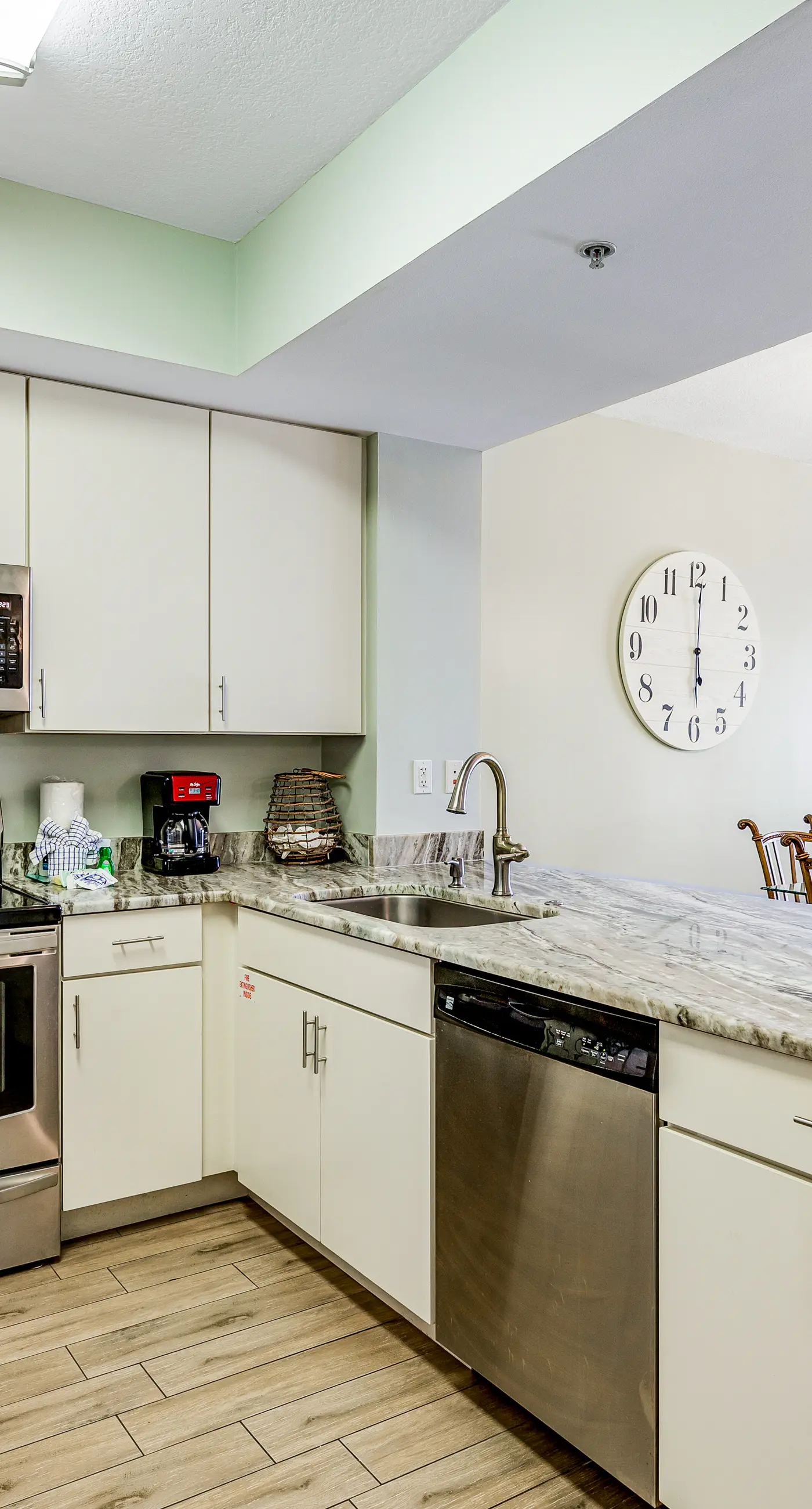 Sixth Floor, Oceanfront Gulf-Front Condo w/ Shared Pool