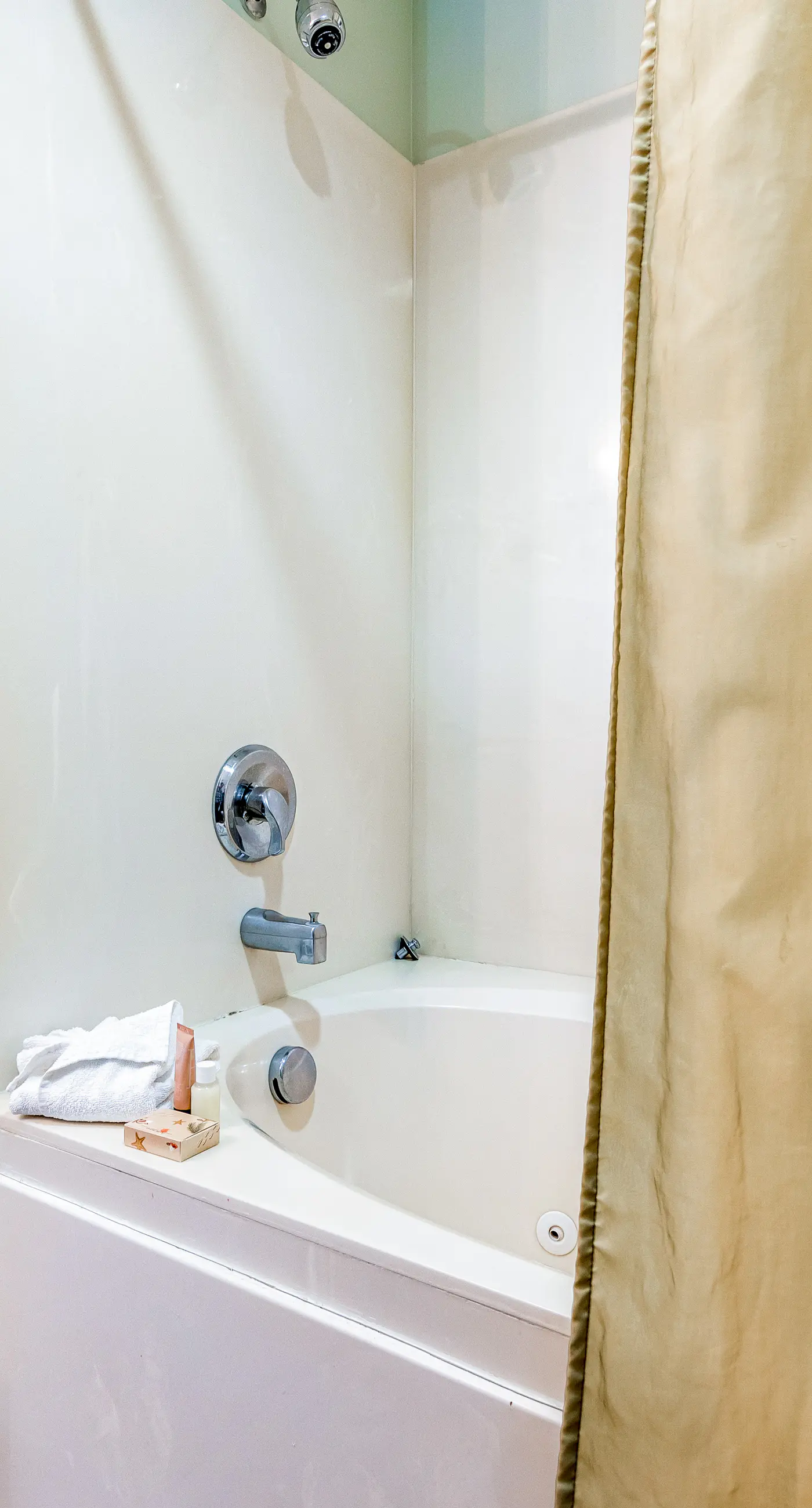 Sixth Floor, Oceanfront Gulf-Front Condo w/ Shared Pool