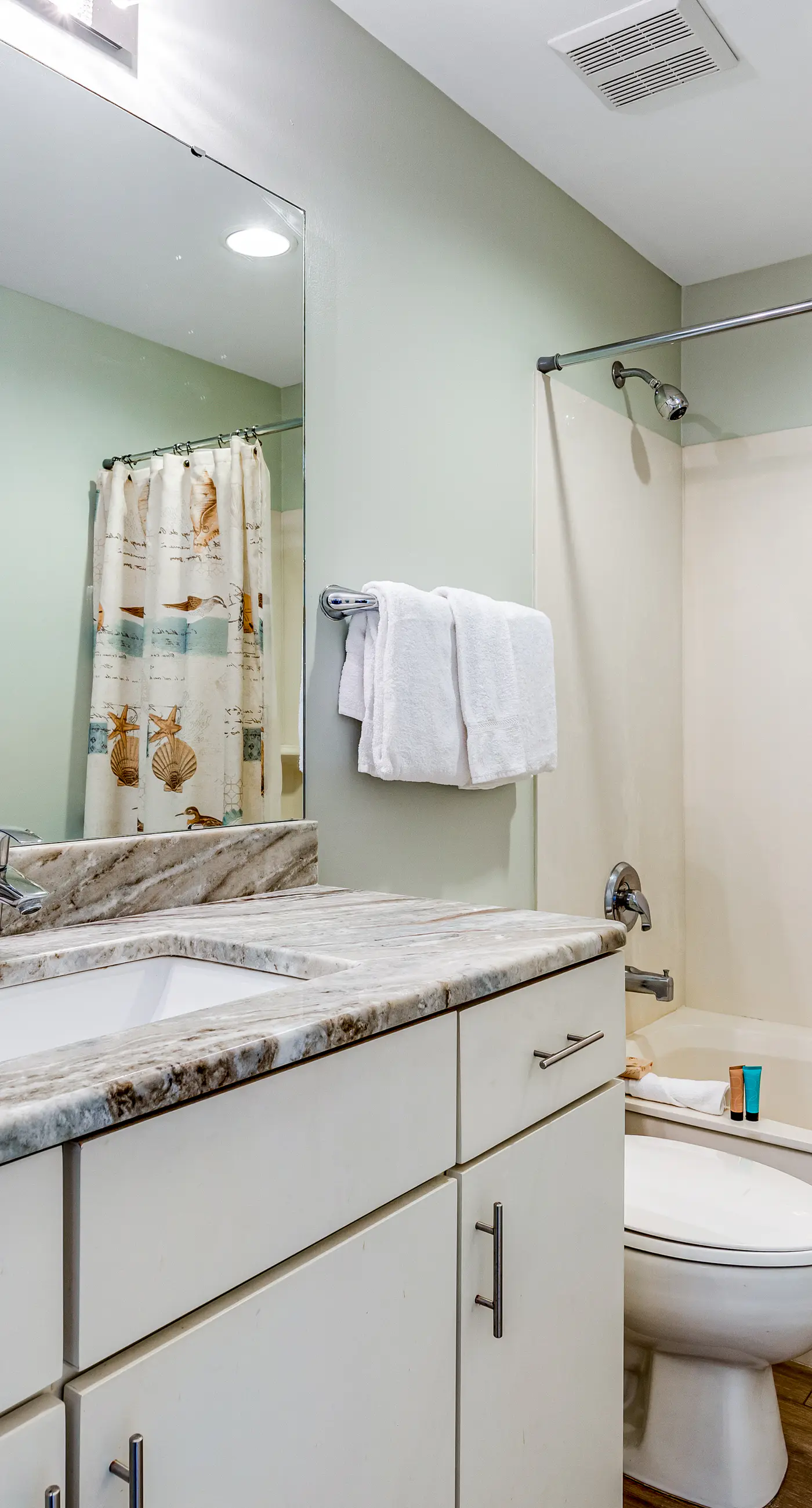 Sixth Floor, Oceanfront Gulf-Front Condo w/ Shared Pool