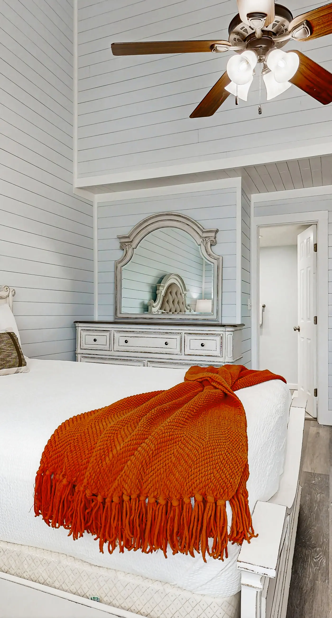 Casa Breeze - Gorgeous coastal townhome with outdoor space & close to beach