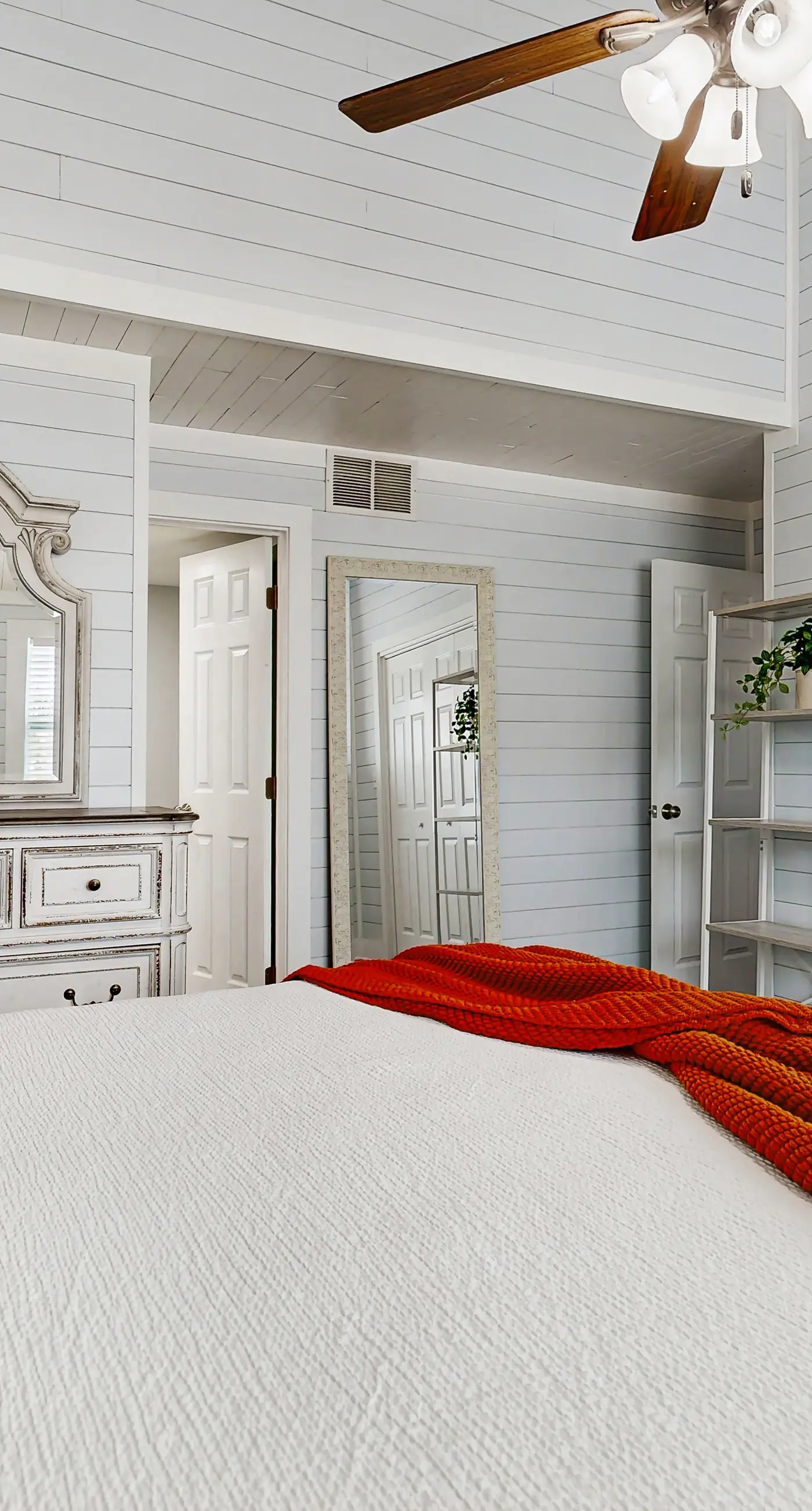 Casa Breeze - Gorgeous coastal townhome with outdoor space & close to beach