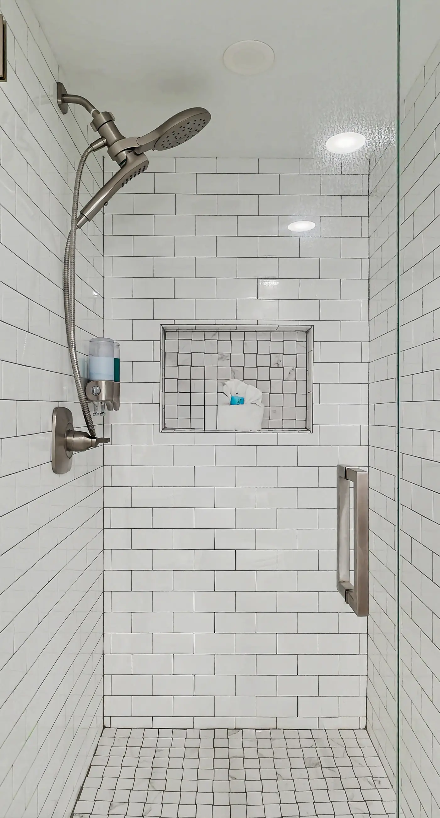 Casa Breeze - Gorgeous coastal townhome with outdoor space & close to beach