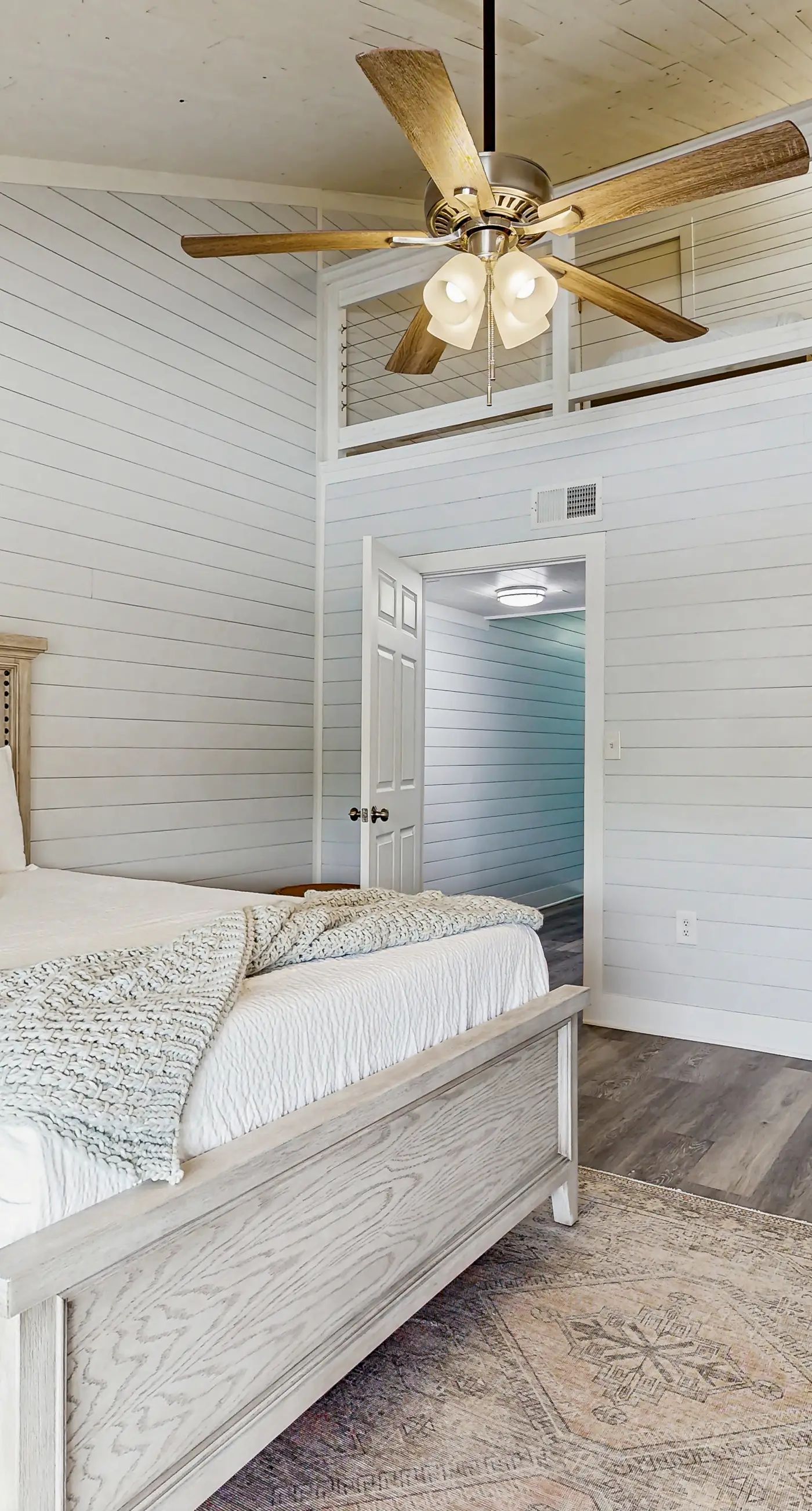 Casa Breeze - Gorgeous coastal townhome with outdoor space & close to beach