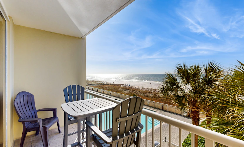 Beachfront condo with beach access, Gulf views, pools & balcony