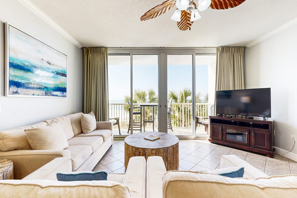 Beachfront condo with beach access, Gulf views, pools & balcony