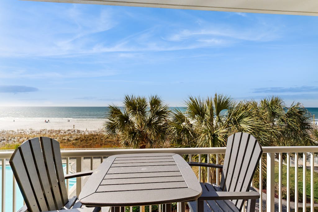 Beachfront condo with beach access, Gulf views, pools & balcony