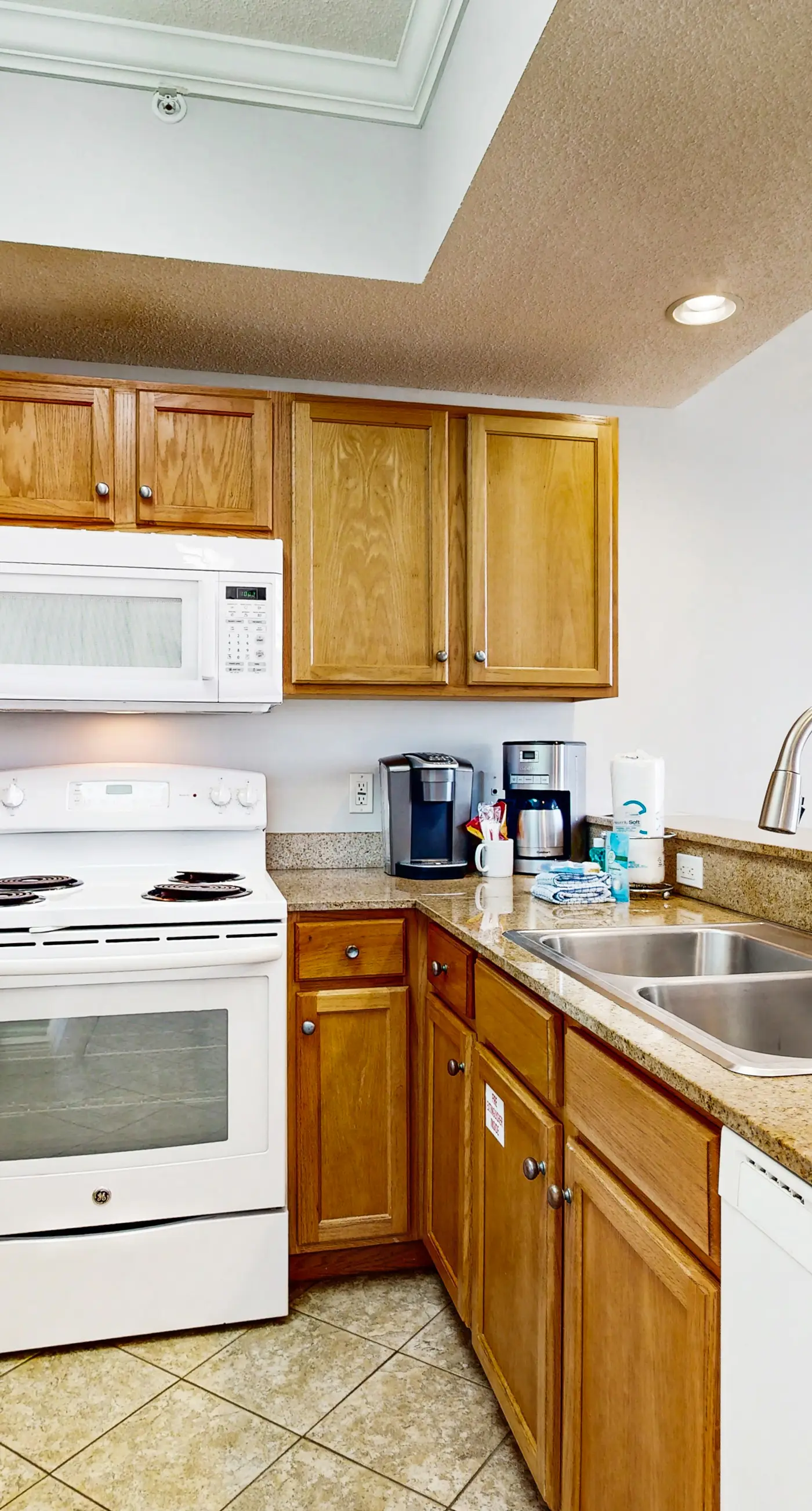 Waters Edge 306- Beachfront condo with beach access, Gulf views, pools & balcony