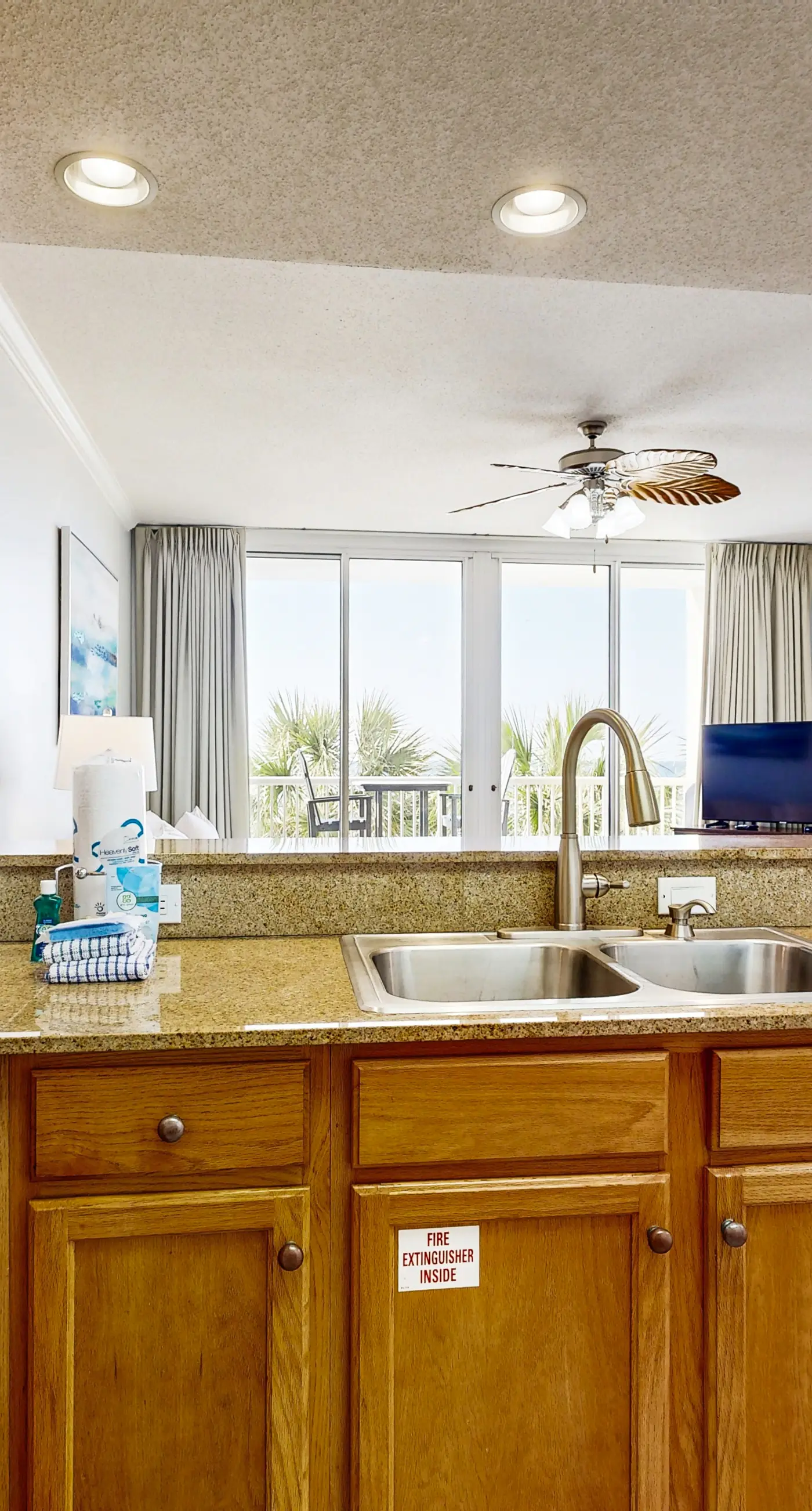 Waters Edge 306- Beachfront condo with beach access, Gulf views, pools & balcony