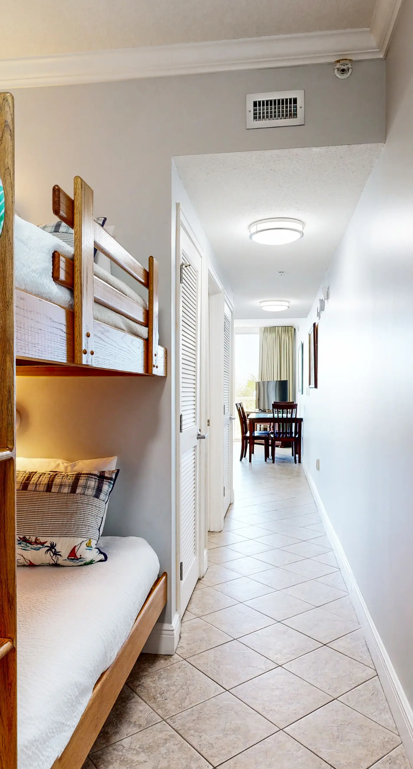 Waters Edge 306- Beachfront condo with beach access, Gulf views, pools & balcony