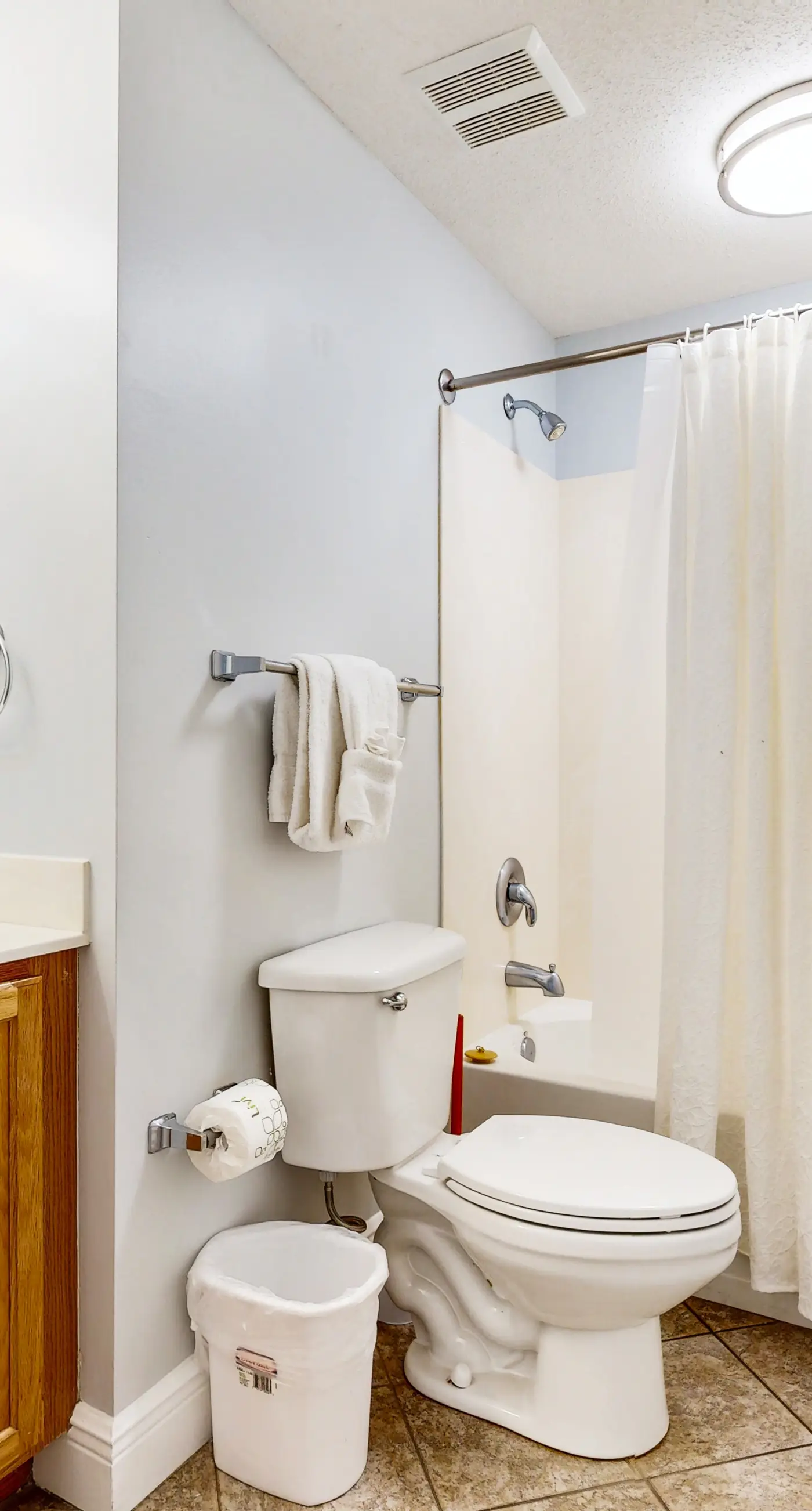 Waters Edge 306- Beachfront condo with beach access, Gulf views, pools & balcony