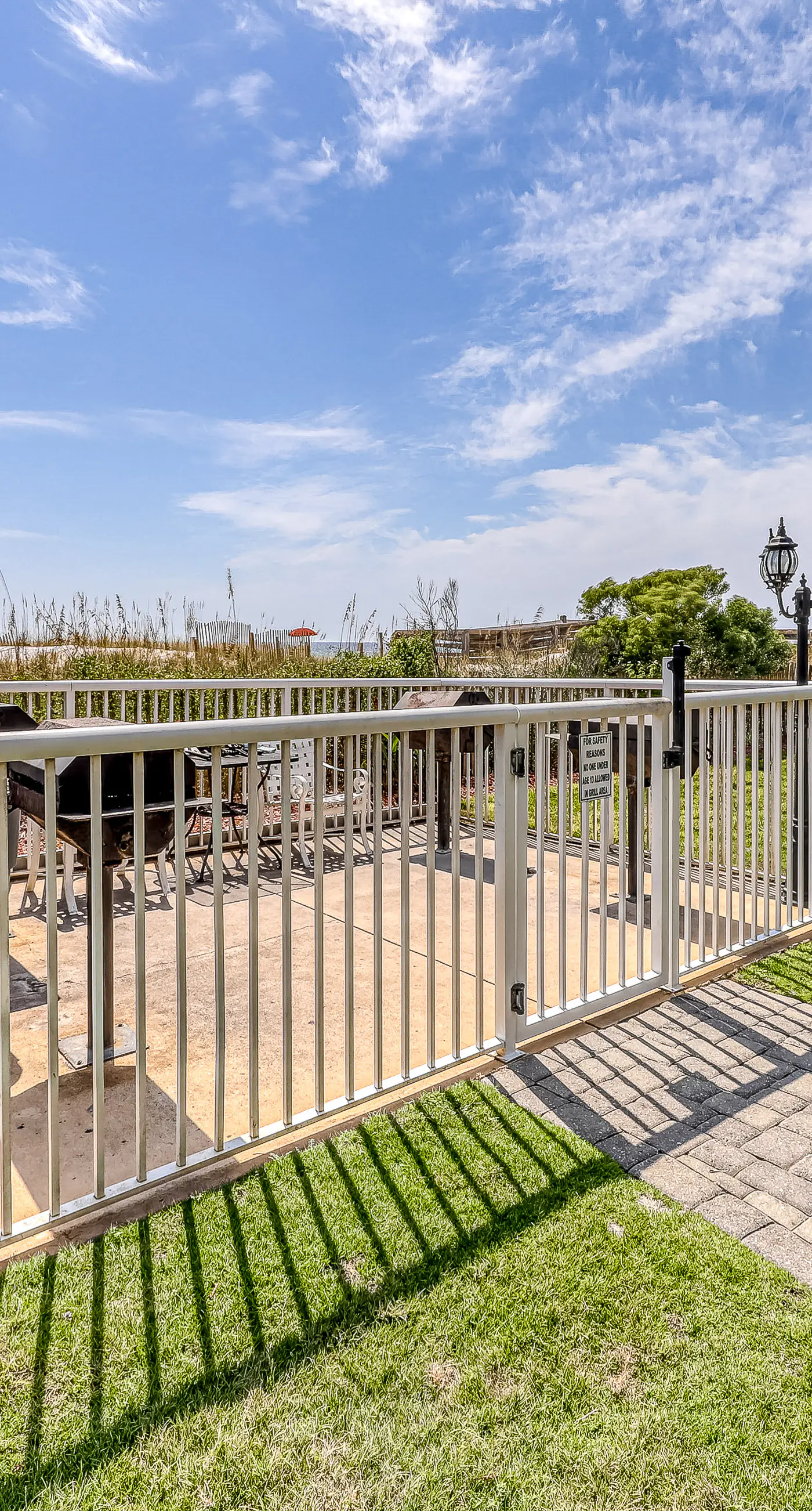 Waters Edge 306- Beachfront condo with beach access, Gulf views, pools & balcony