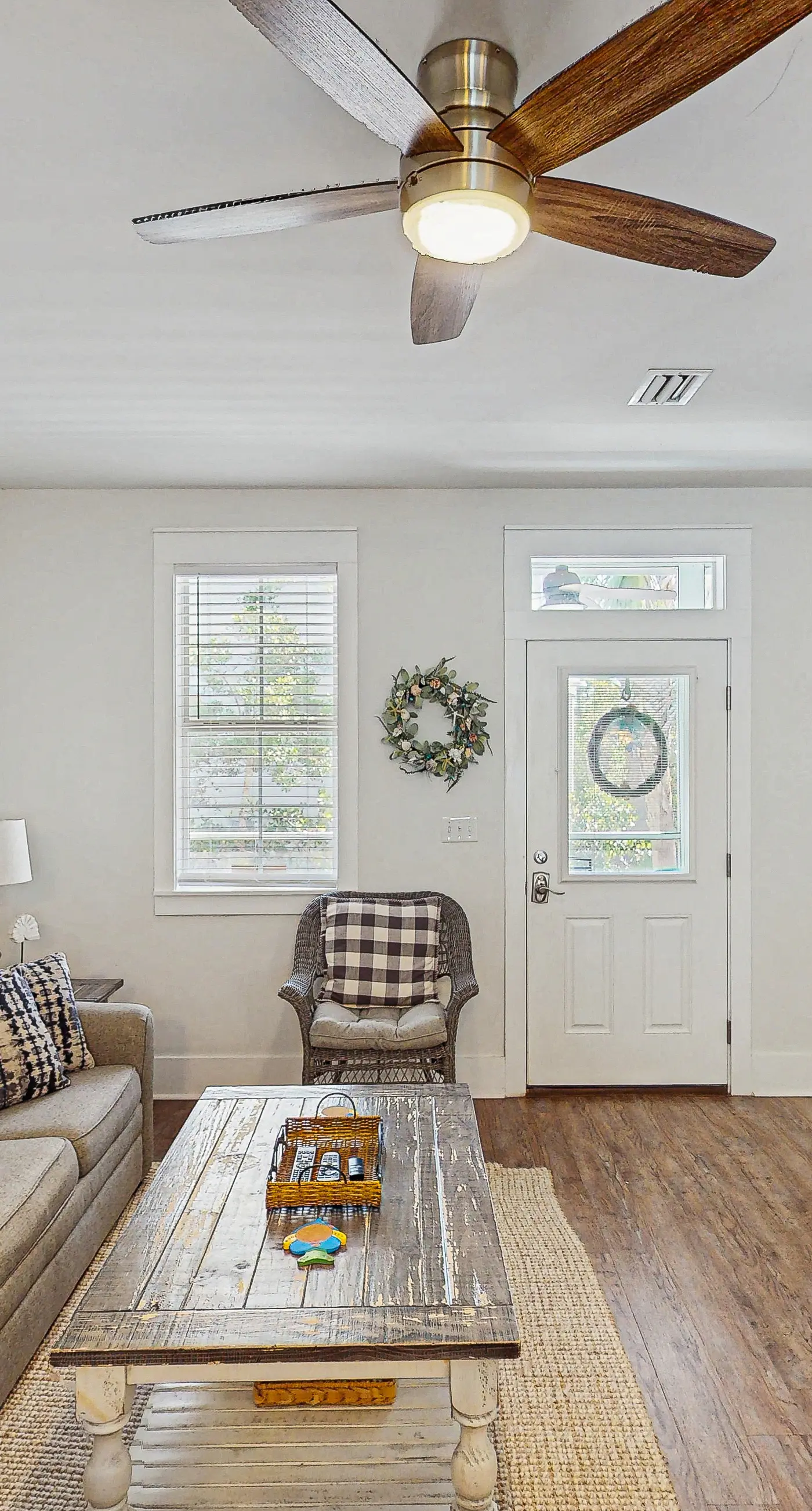 Coastal Home with Screened Porch & Shared Hot Tub - Snowbirds Welcome