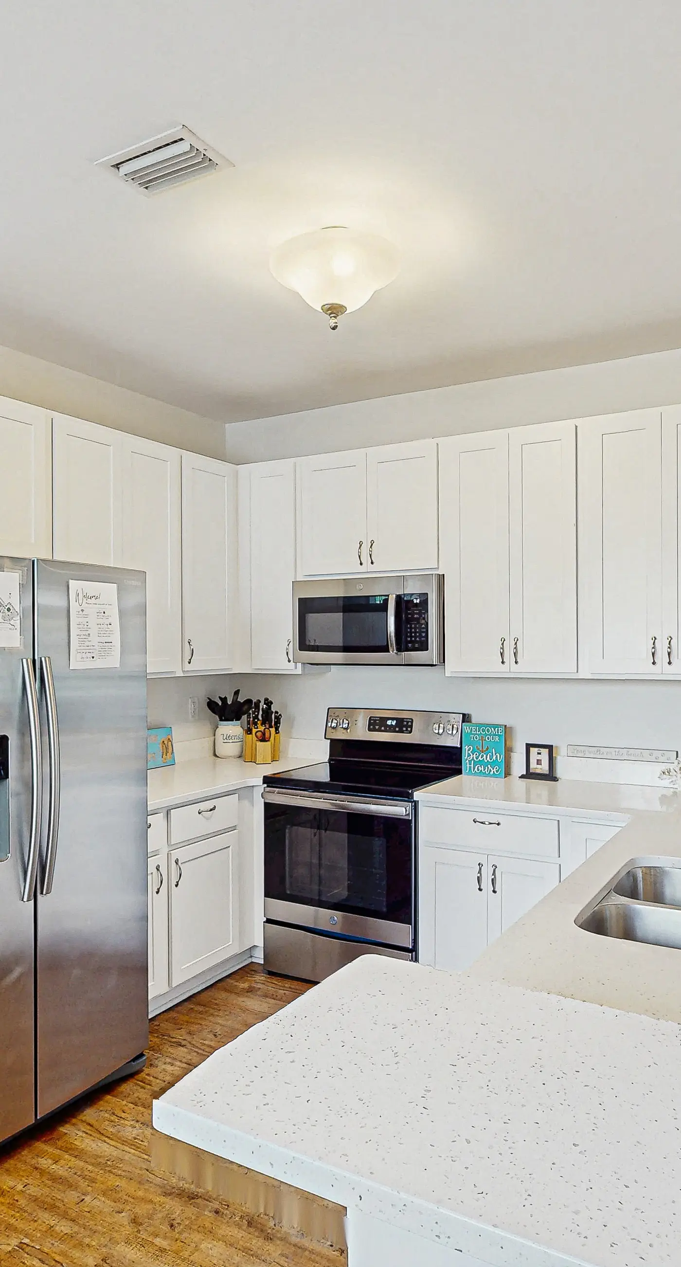 Coastal Home with Screened Porch & Shared Hot Tub - Snowbirds Welcome