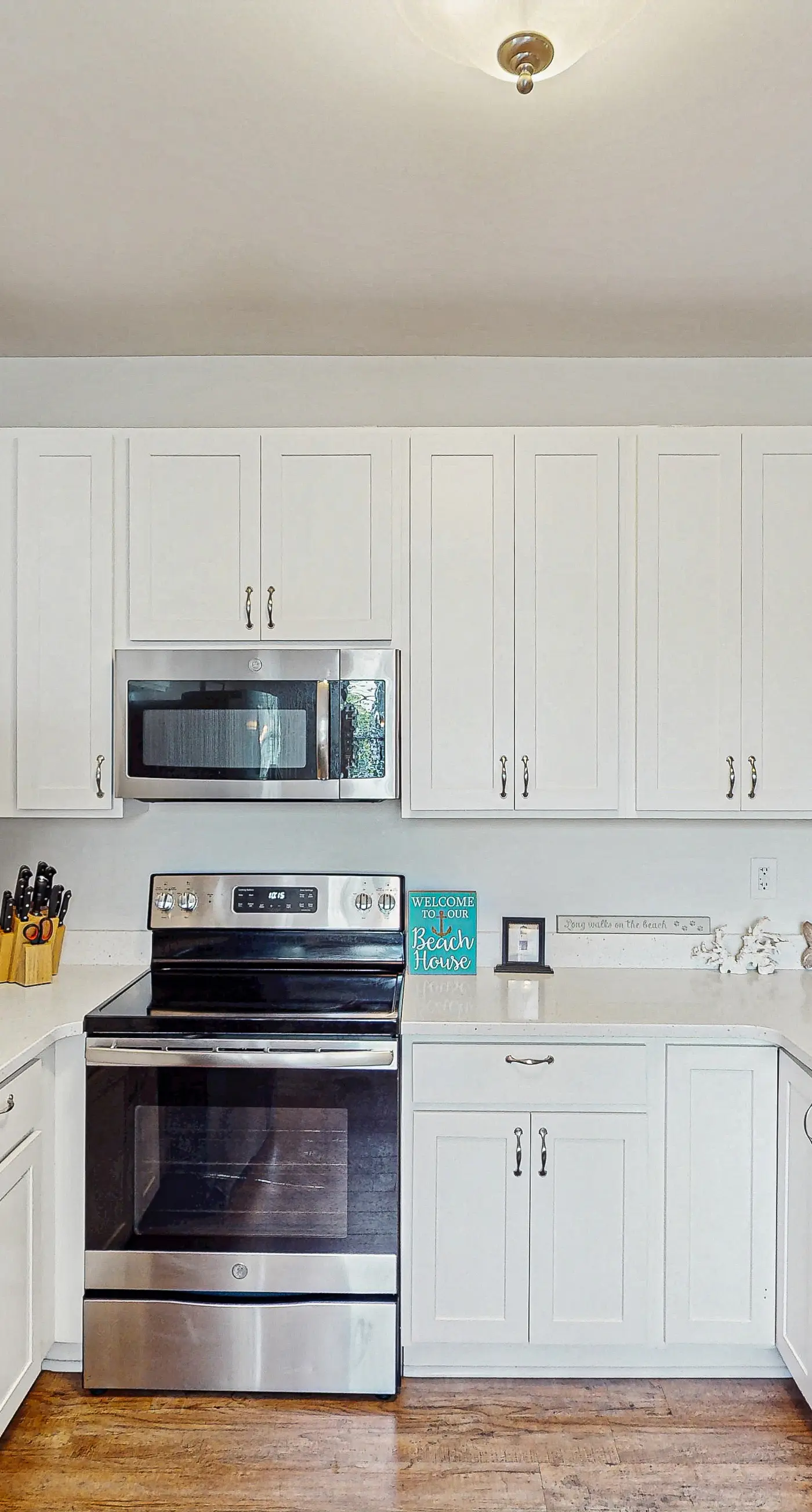 Coastal Home with Screened Porch & Shared Hot Tub - Snowbirds Welcome