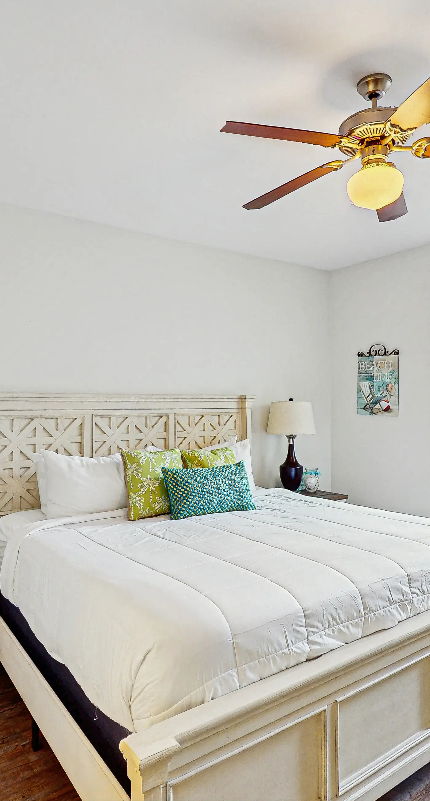 Coastal Home with Screened Porch & Shared Hot Tub - Snowbirds Welcome