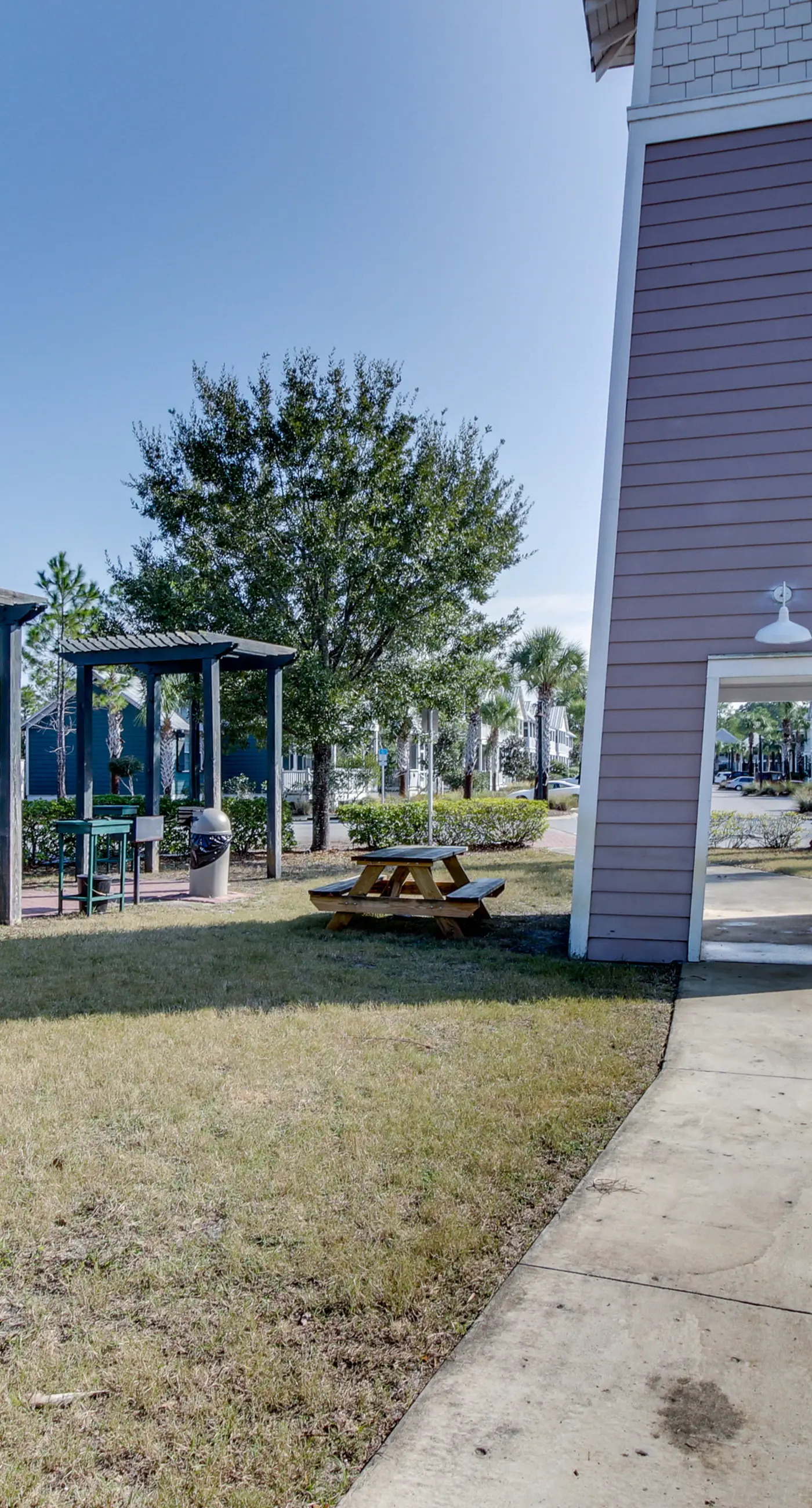 Coastal Home with Screened Porch & Shared Hot Tub - Snowbirds Welcome