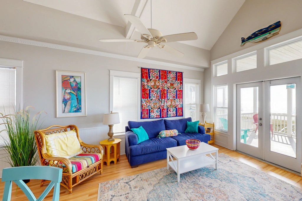 Beachfront home with expansive deck, screened porch, washer&dryer & central AC