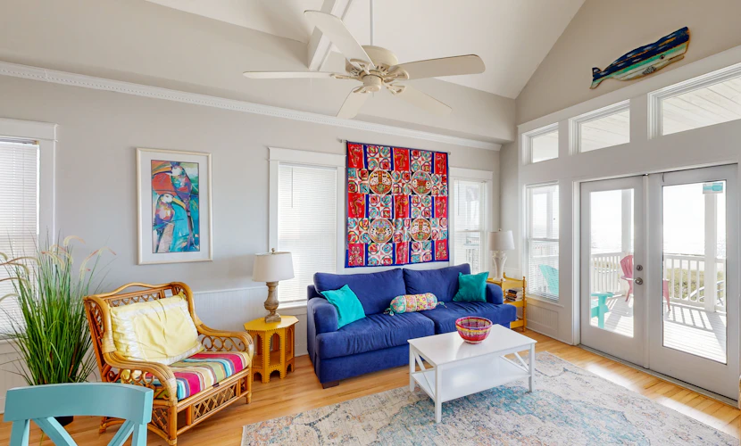 Beachfront home with expansive deck, screened porch, washer&dryer & central AC