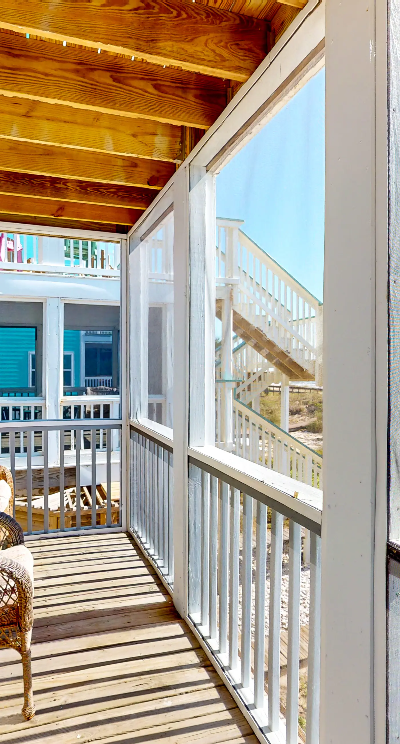 Beachfront home with expansive deck, screened porch, washer&dryer & central AC