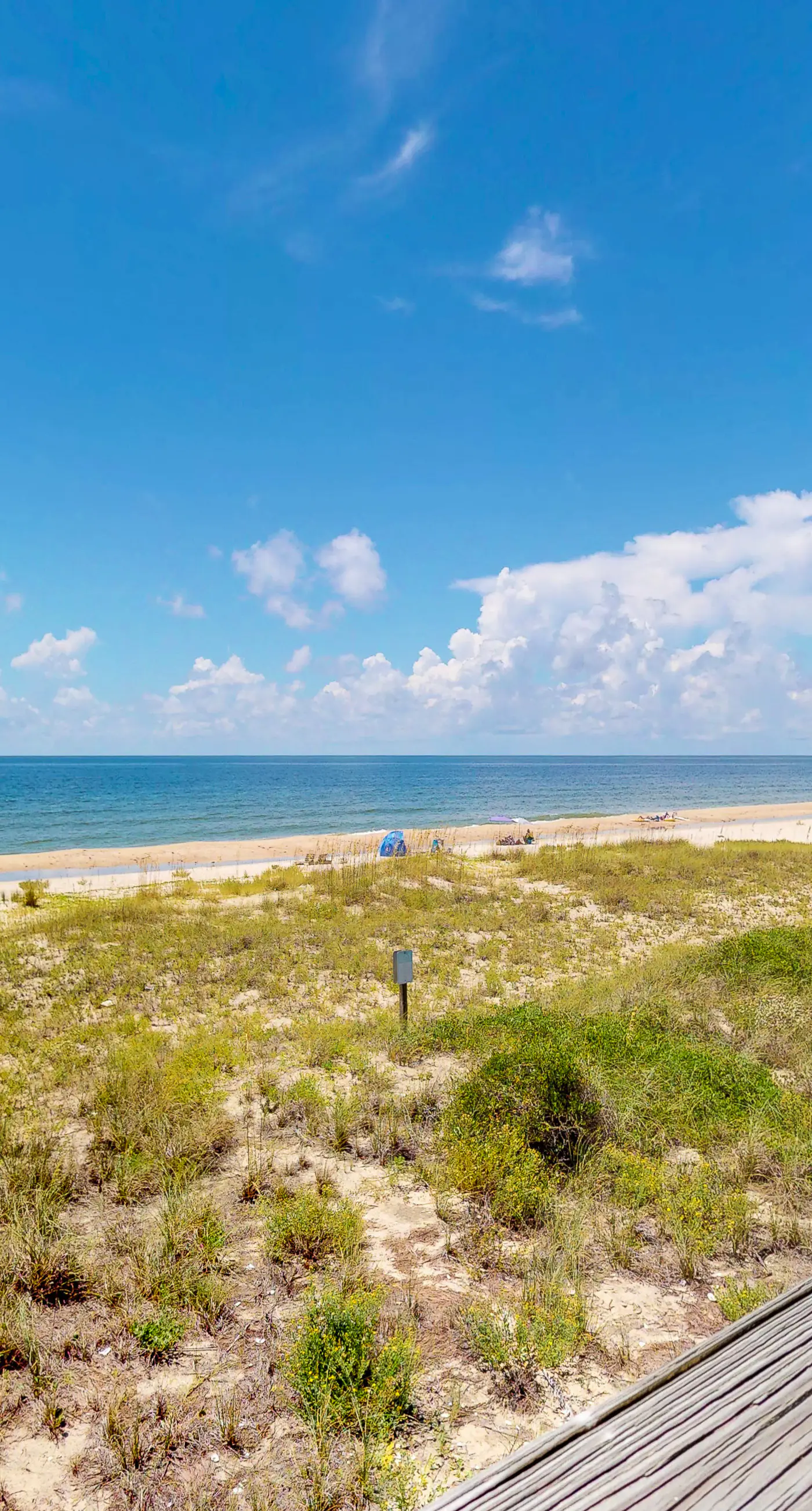 Beachfront home with expansive deck, screened porch, washer&dryer & central AC
