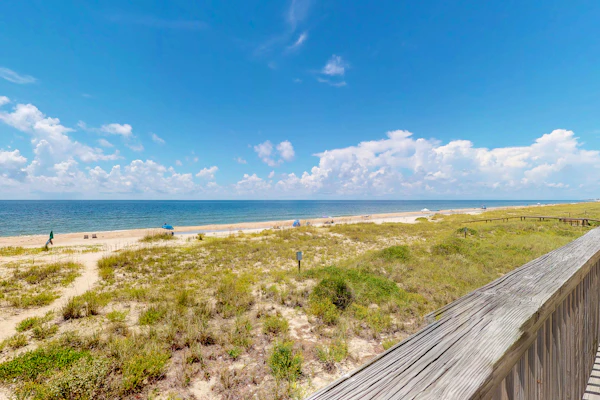 Beachfront home with expansive deck, screened porch, washer&dryer & central AC