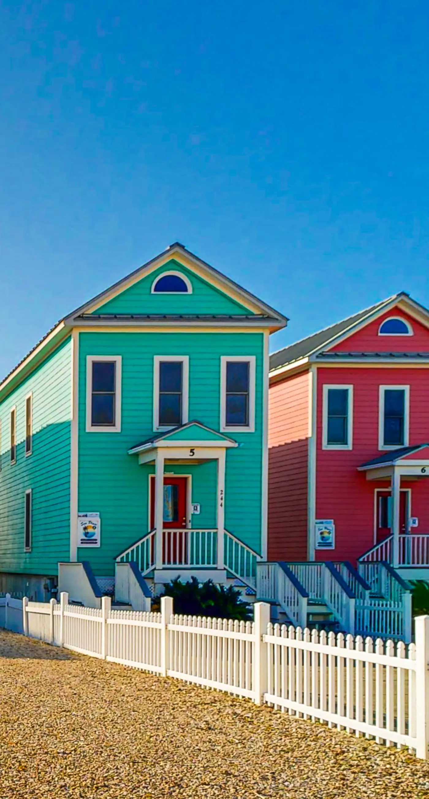 Beachfront home with expansive deck, screened porch, washer&dryer & central AC