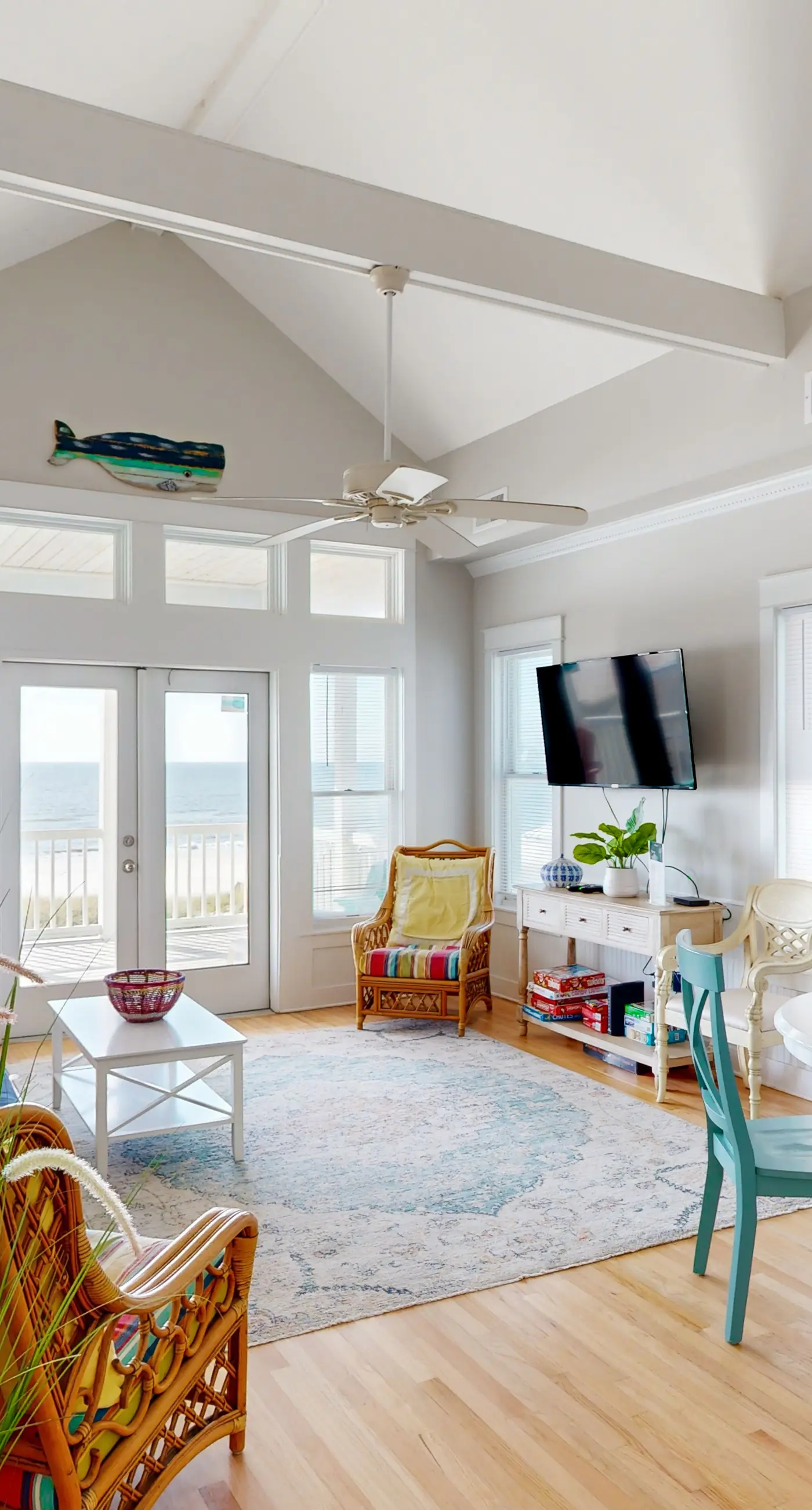 Beachfront home with expansive deck, screened porch, washer&dryer & central AC