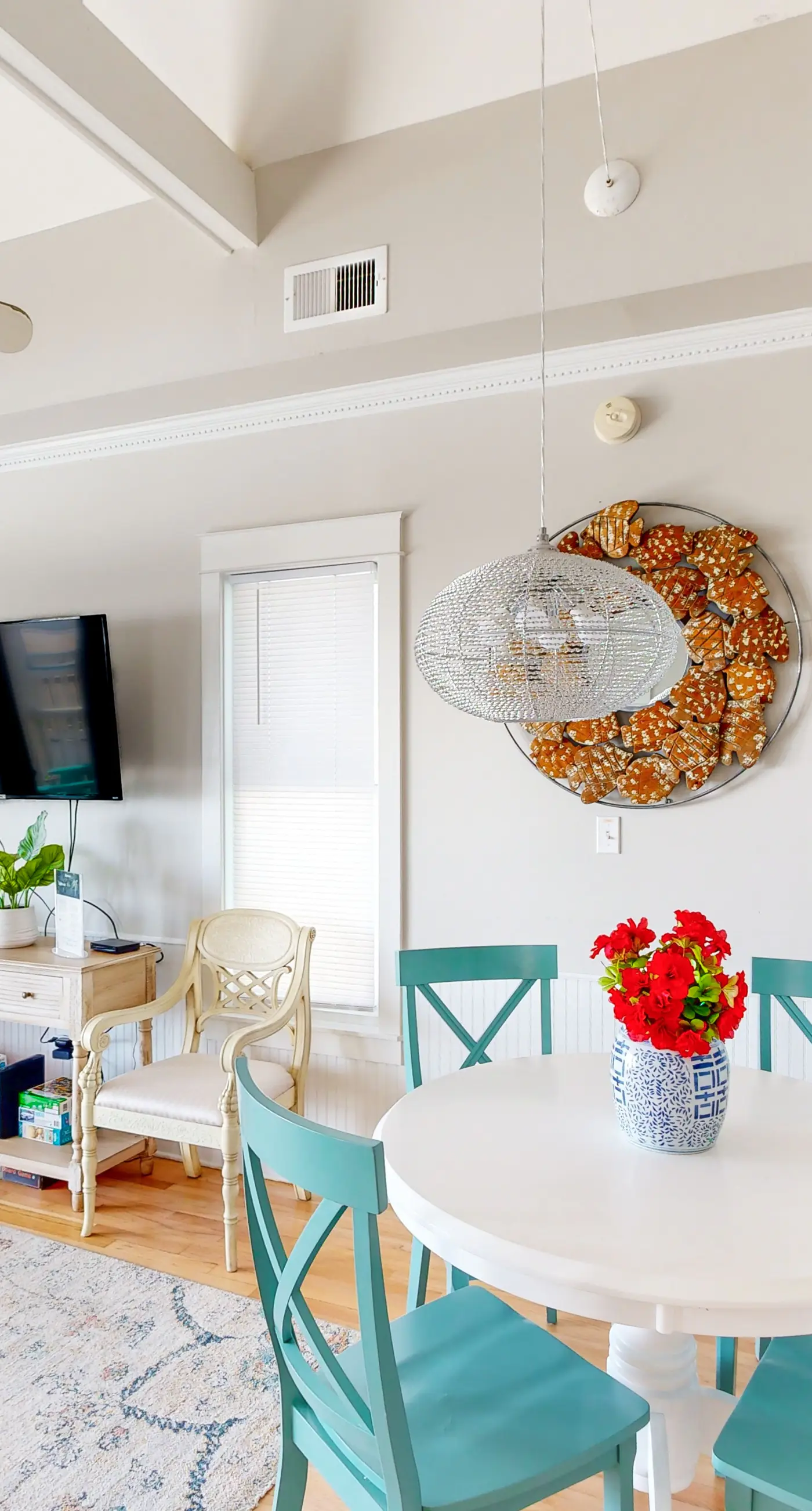 Beachfront home with expansive deck, screened porch, washer&dryer & central AC