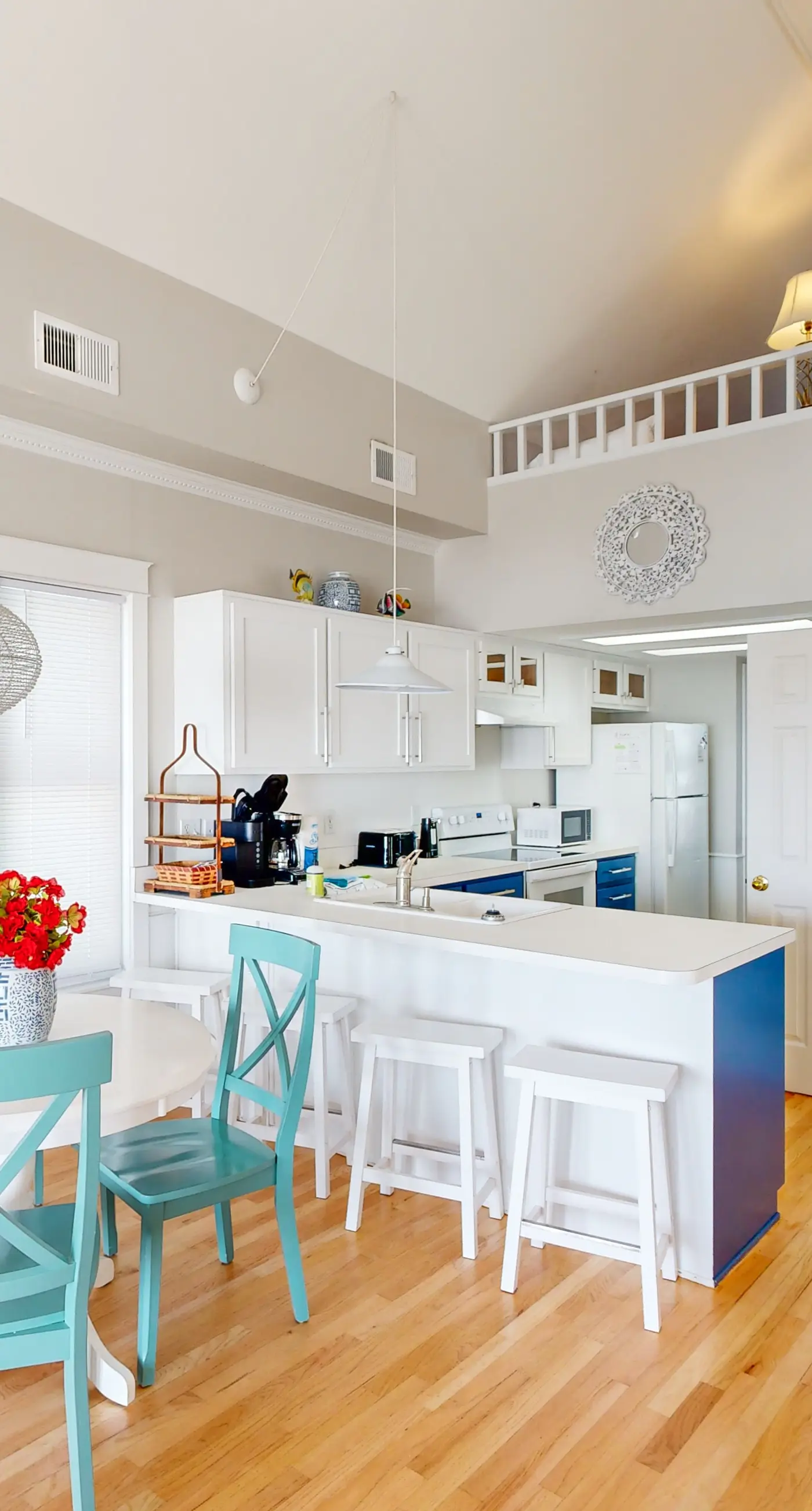 Beachfront home with expansive deck, screened porch, washer&dryer & central AC