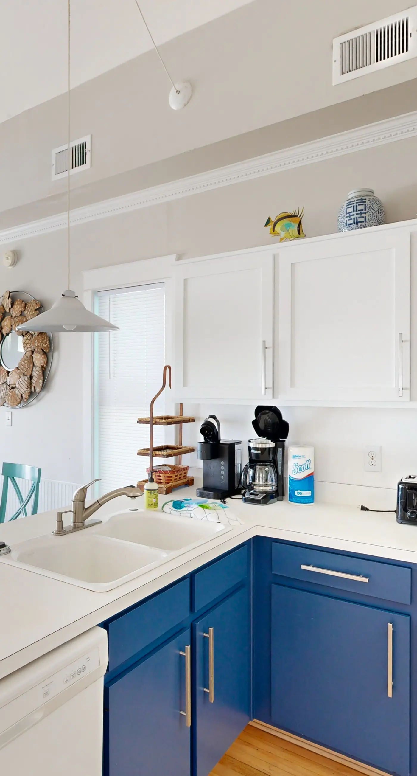 Beachfront home with expansive deck, screened porch, washer&dryer & central AC