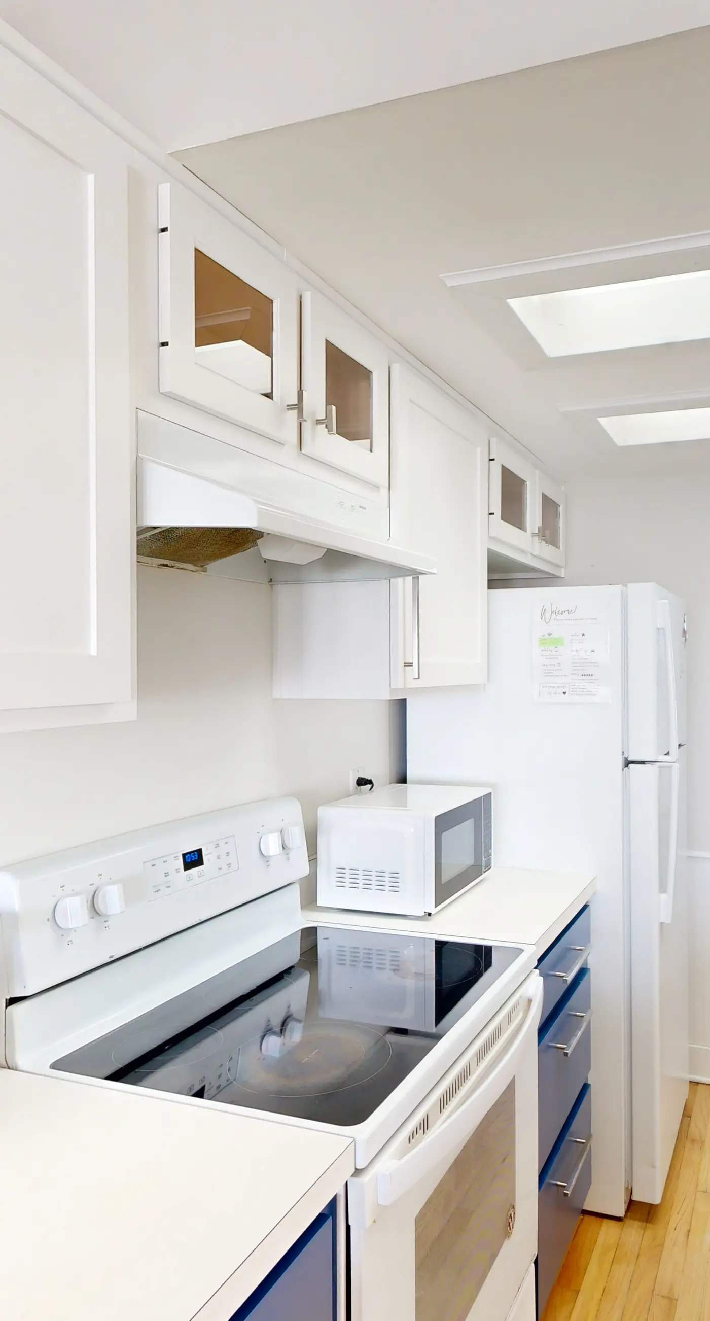 Beachfront home with expansive deck, screened porch, washer&dryer & central AC