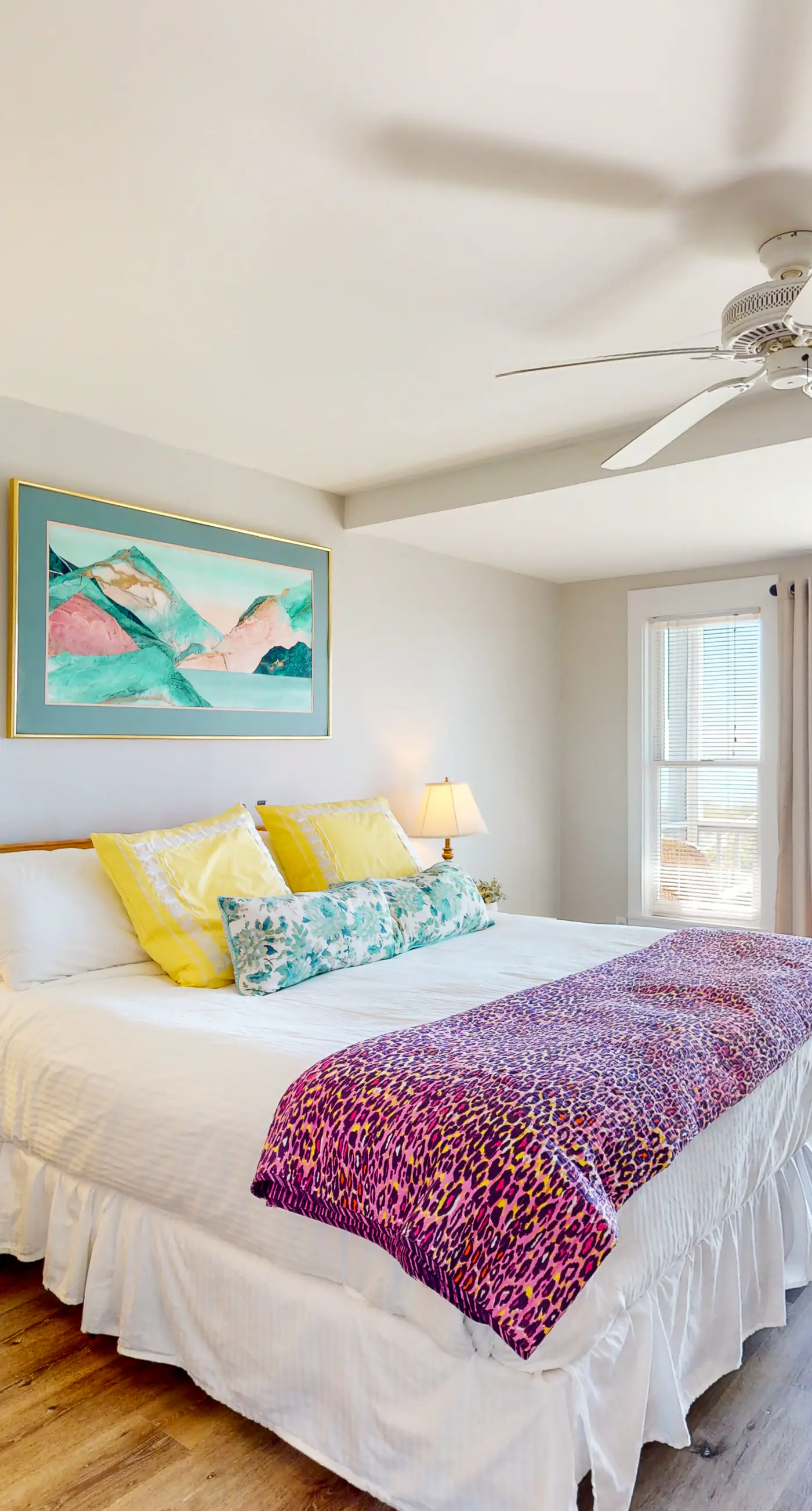 Beachfront home with expansive deck, screened porch, washer&dryer & central AC