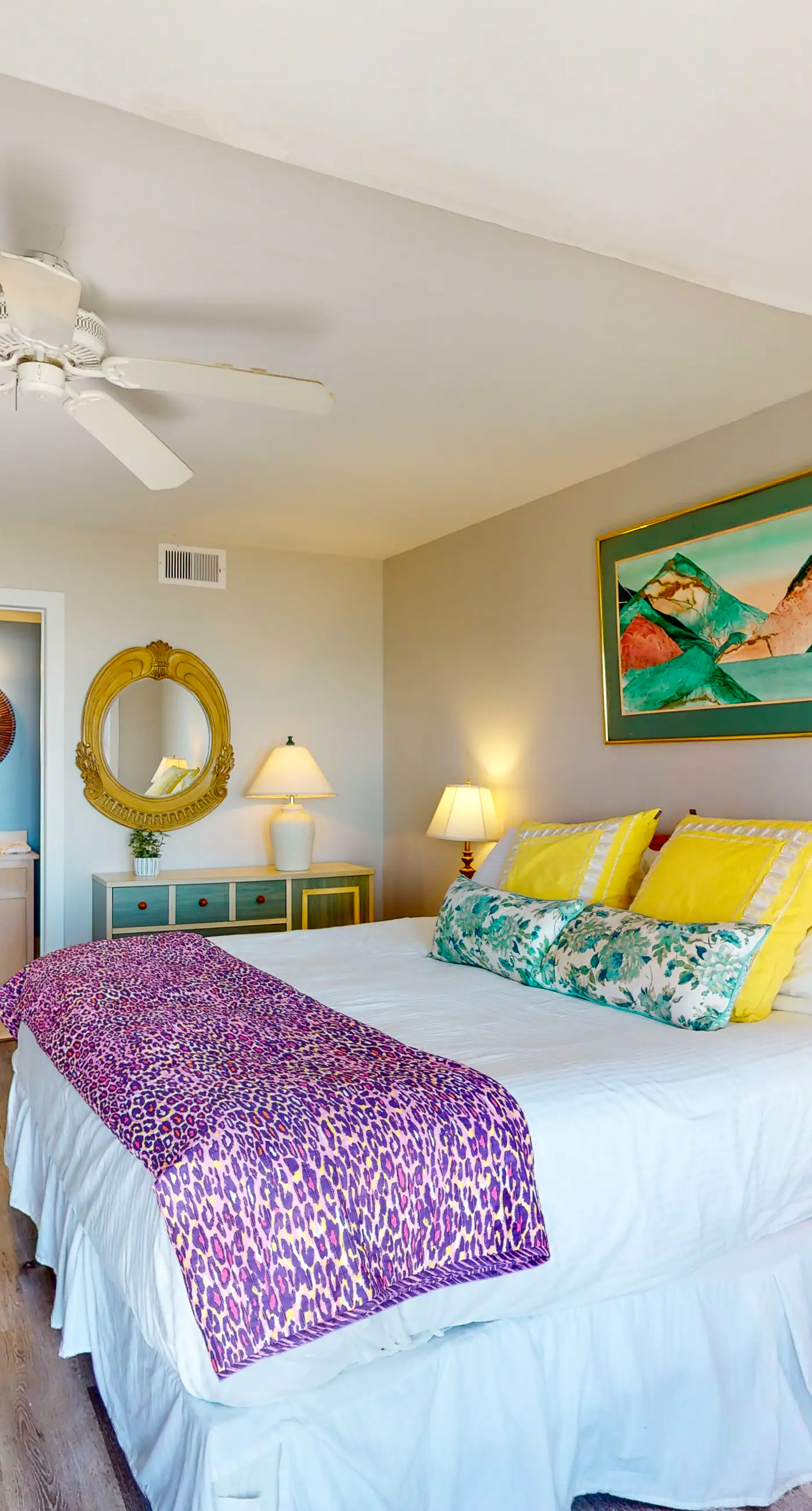 Beachfront home with expansive deck, screened porch, washer&dryer & central AC