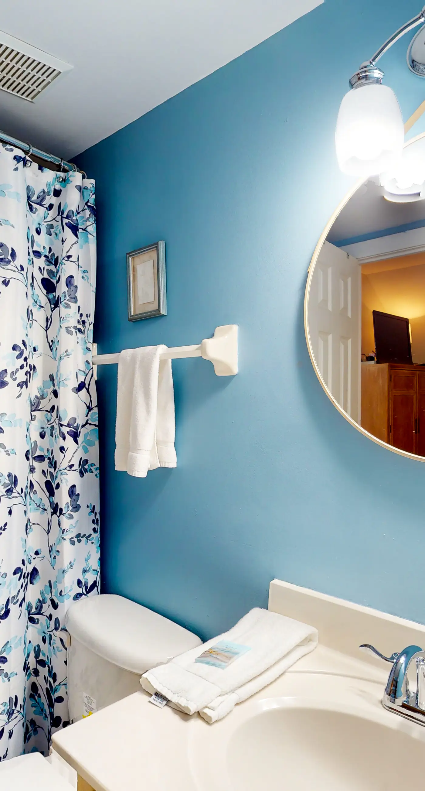 Beachfront home with expansive deck, screened porch, washer&dryer & central AC