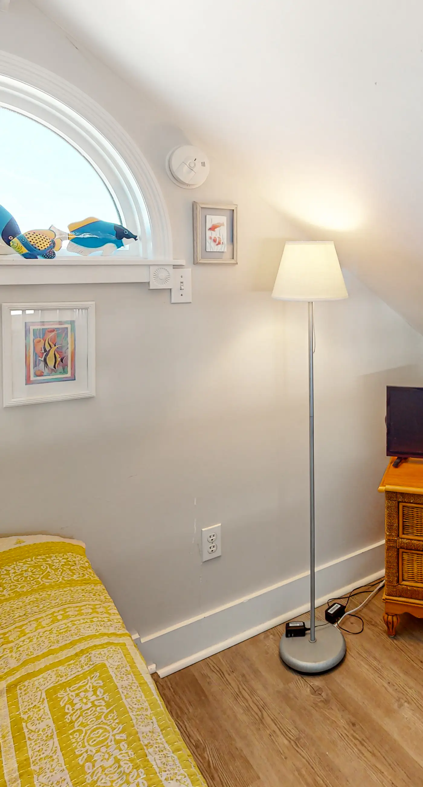 Beachfront home with expansive deck, screened porch, washer&dryer & central AC