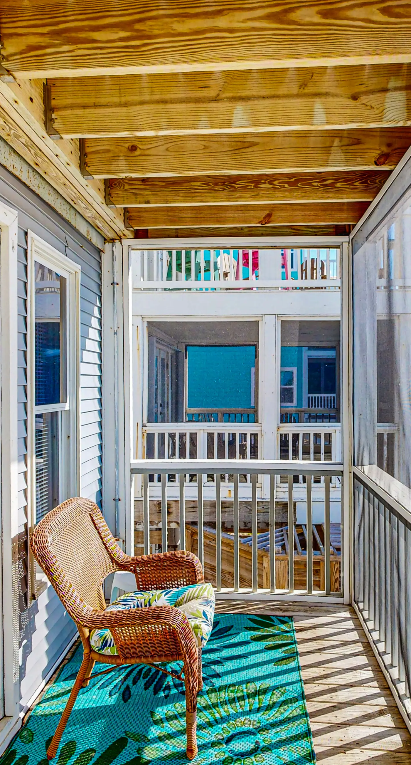 Beachfront home with expansive deck, screened porch, washer&dryer & central AC