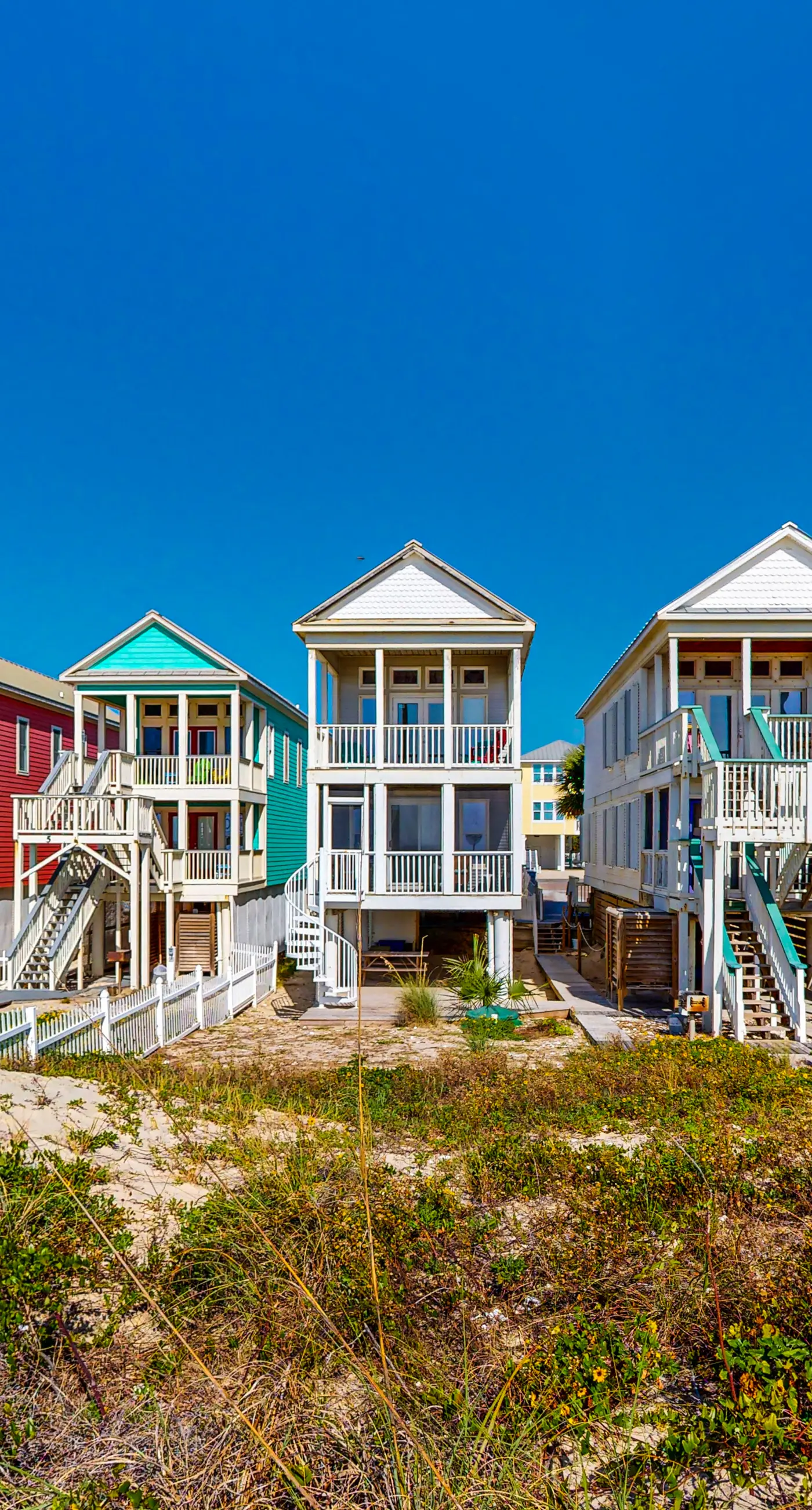 Beachfront home with expansive deck, screened porch, washer&dryer & central AC