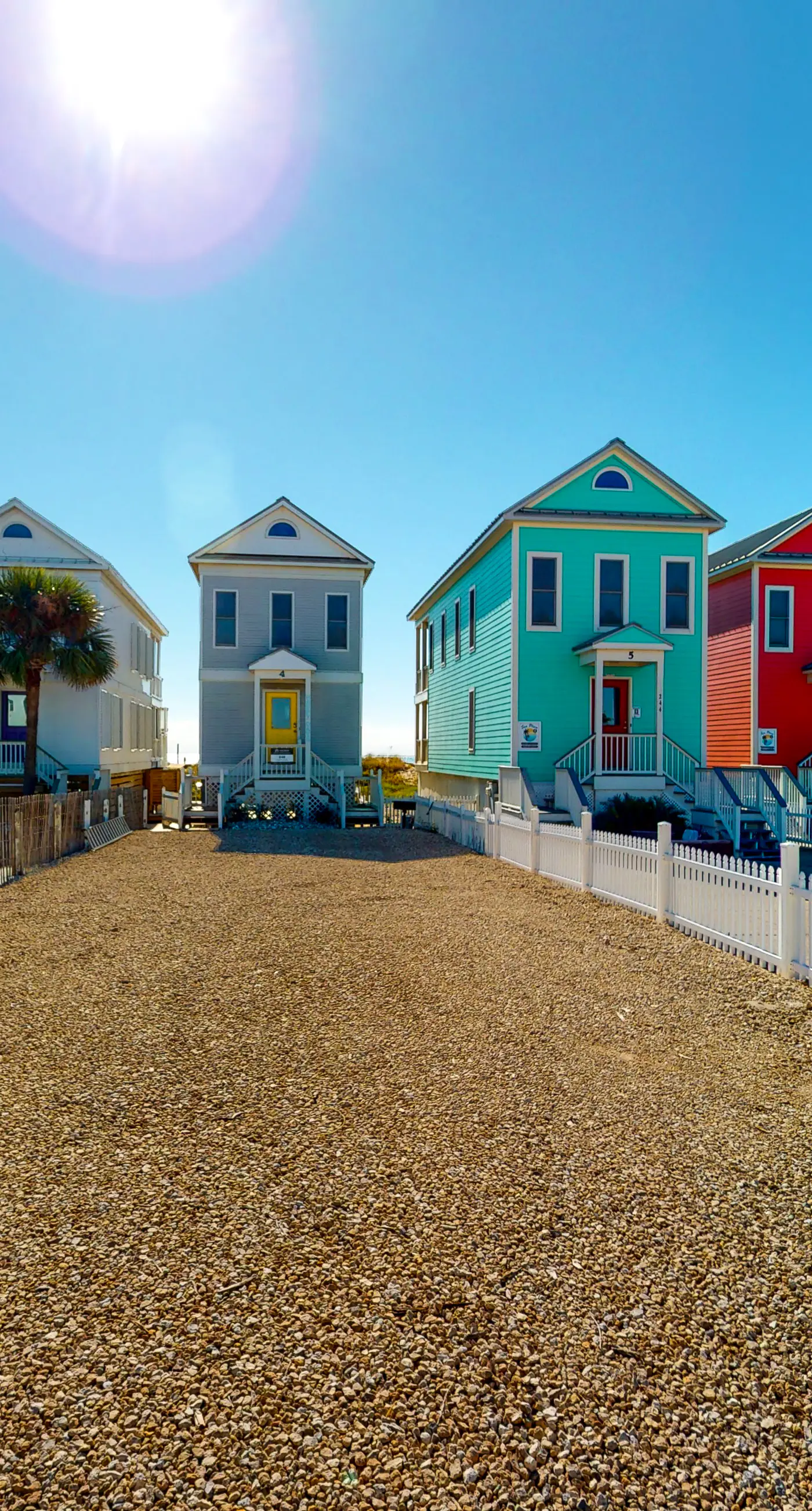 Beachfront home with expansive deck, screened porch, washer&dryer & central AC
