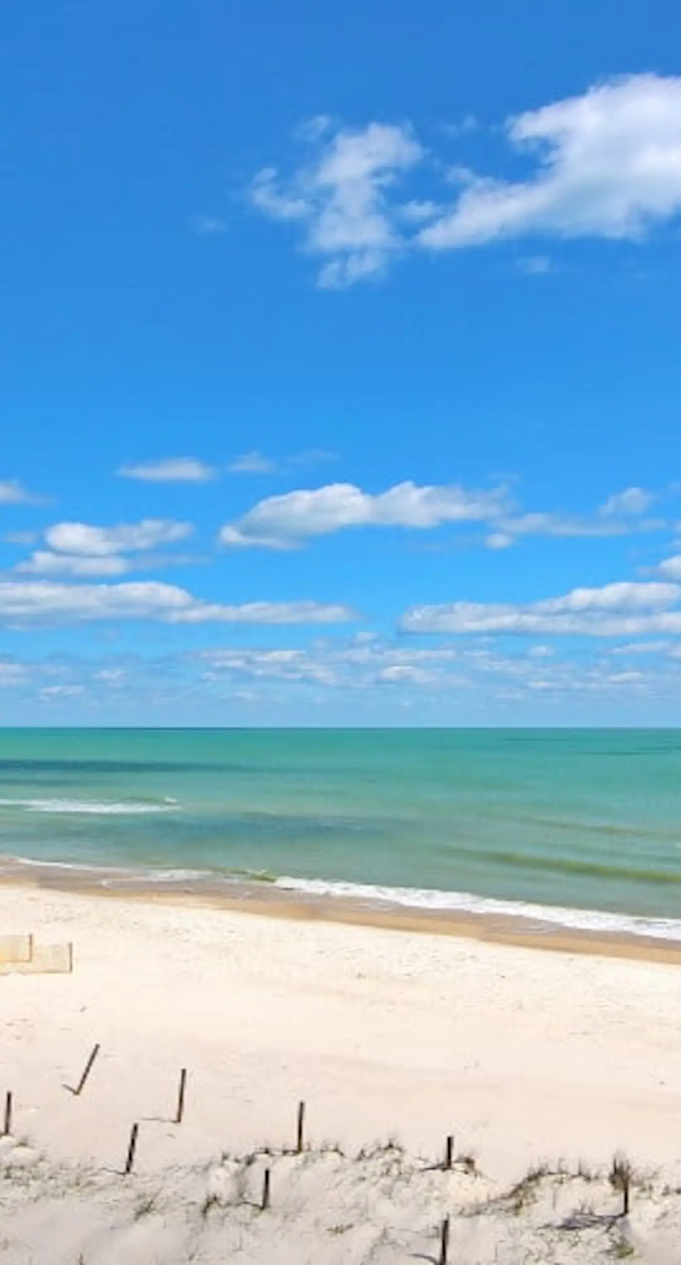 Beachfront home with expansive deck, screened porch, washer&dryer & central AC