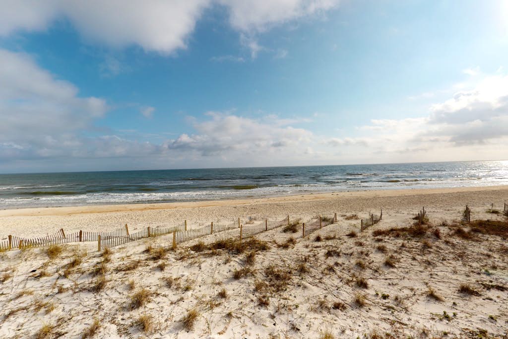 East-end SGI Townhouse on Gulf Front, beach access, on-site pool, & private W/D