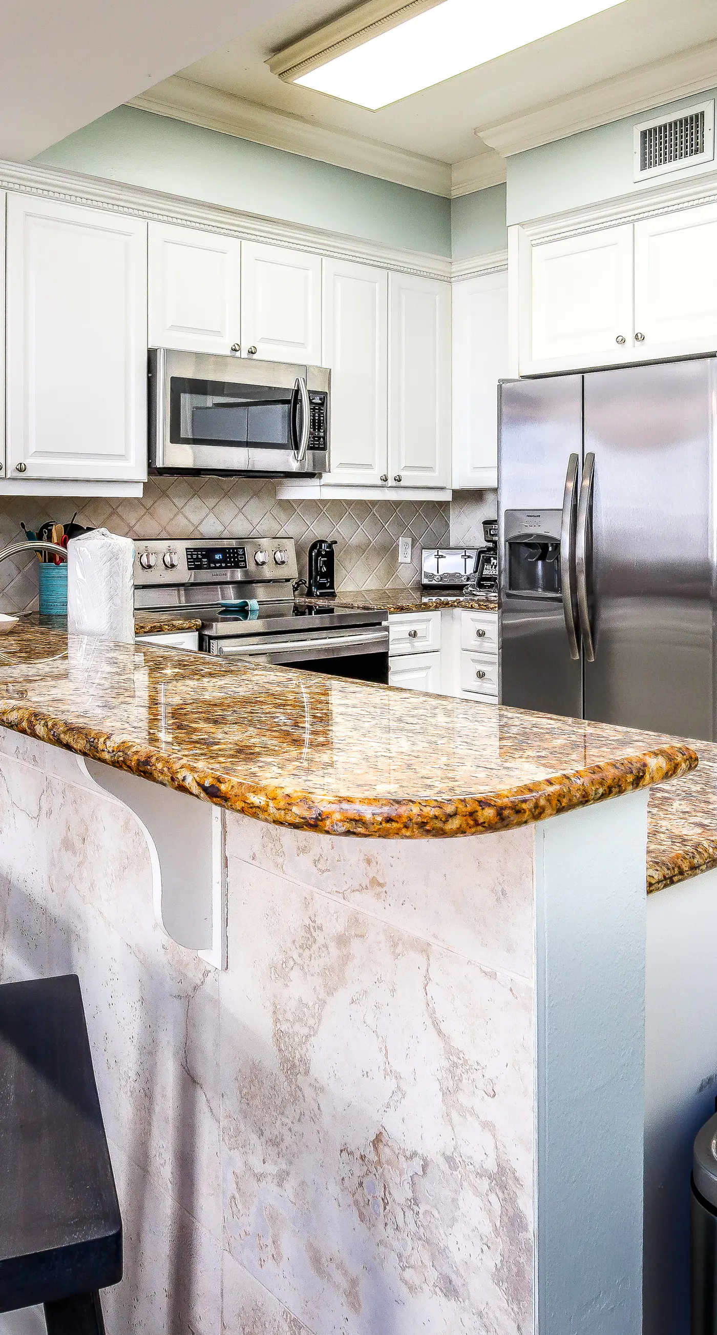 321 Gulf View Condo with Shared Hot Tub,Outdoor Pool, Splash Pad, Beach Service