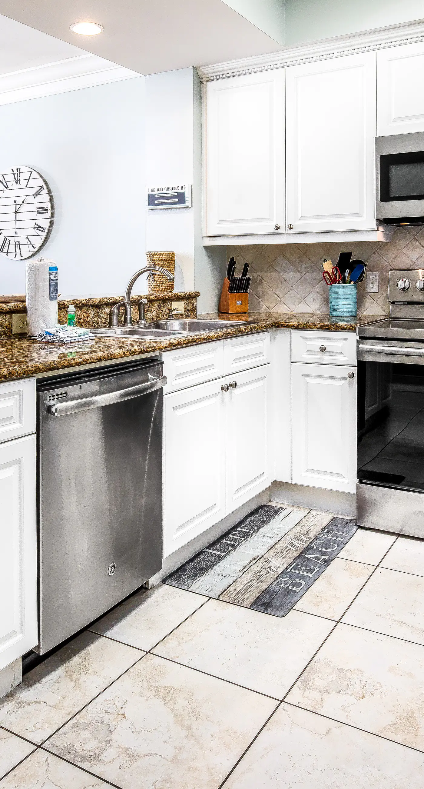 321 Gulf View Condo with Shared Hot Tub,Outdoor Pool, Splash Pad, Beach Service
