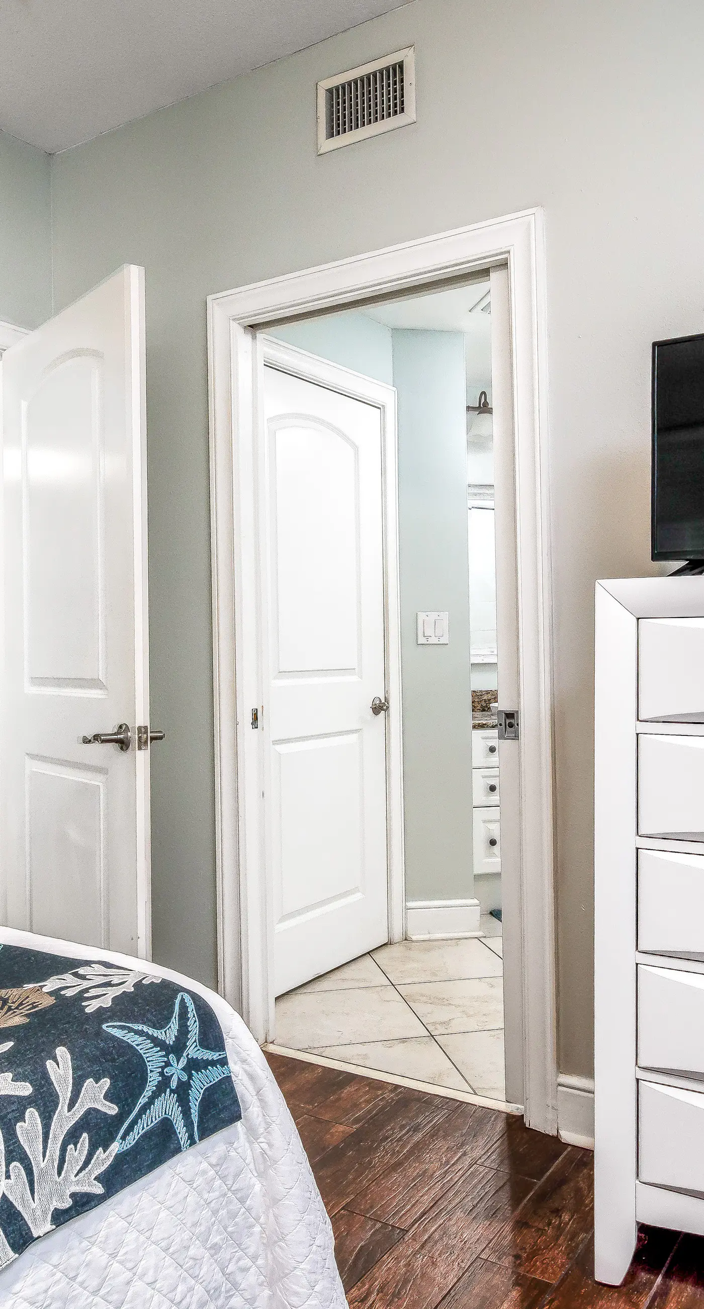 321 Gulf View Condo with Shared Hot Tub,Outdoor Pool, Splash Pad, Beach Service