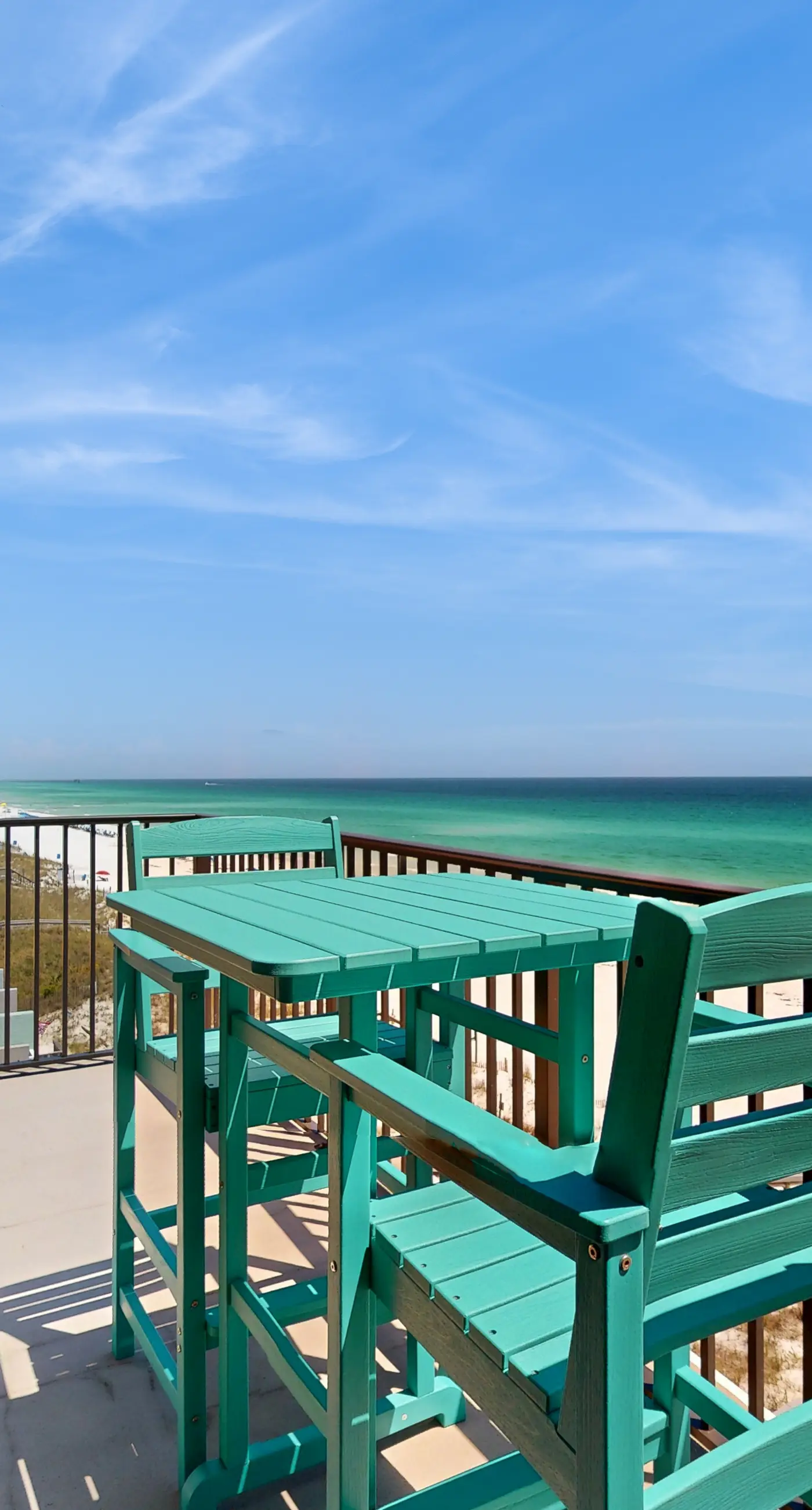Emerald Towers West 5000 - Spacious beachfront condo with full kitchen, shared pool and beach access