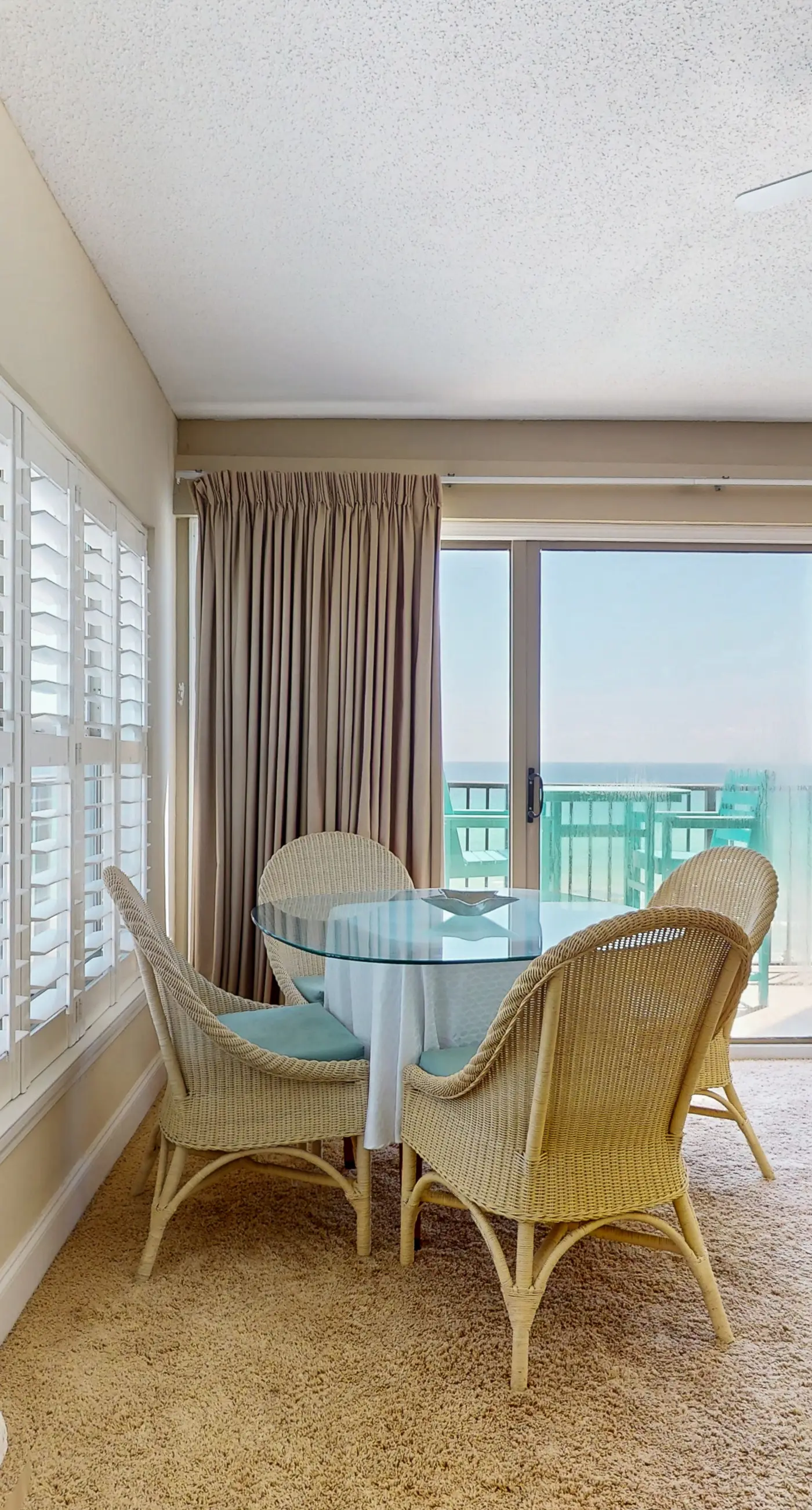 Emerald Towers West 5000 - Spacious beachfront condo with full kitchen, shared pool and beach access