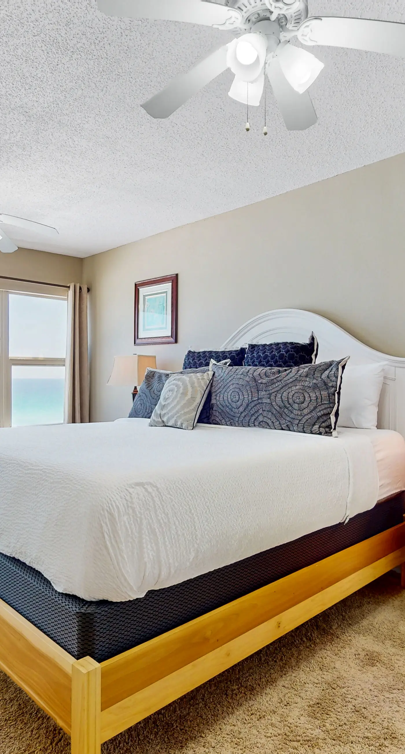 Emerald Towers West 5000 - Spacious beachfront condo with full kitchen, shared pool and beach access