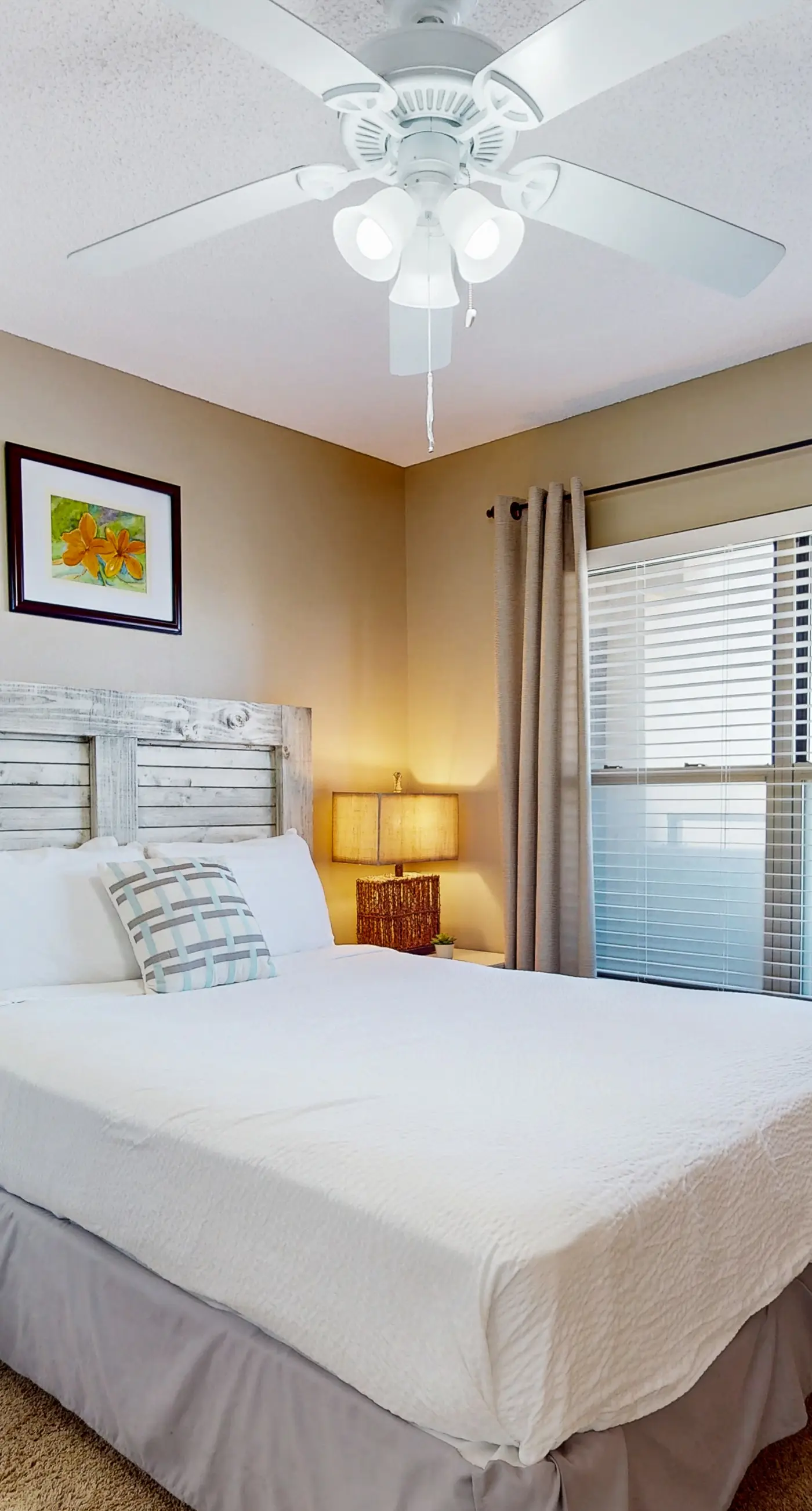 Emerald Towers West 5000 - Spacious beachfront condo with full kitchen, shared pool and beach access